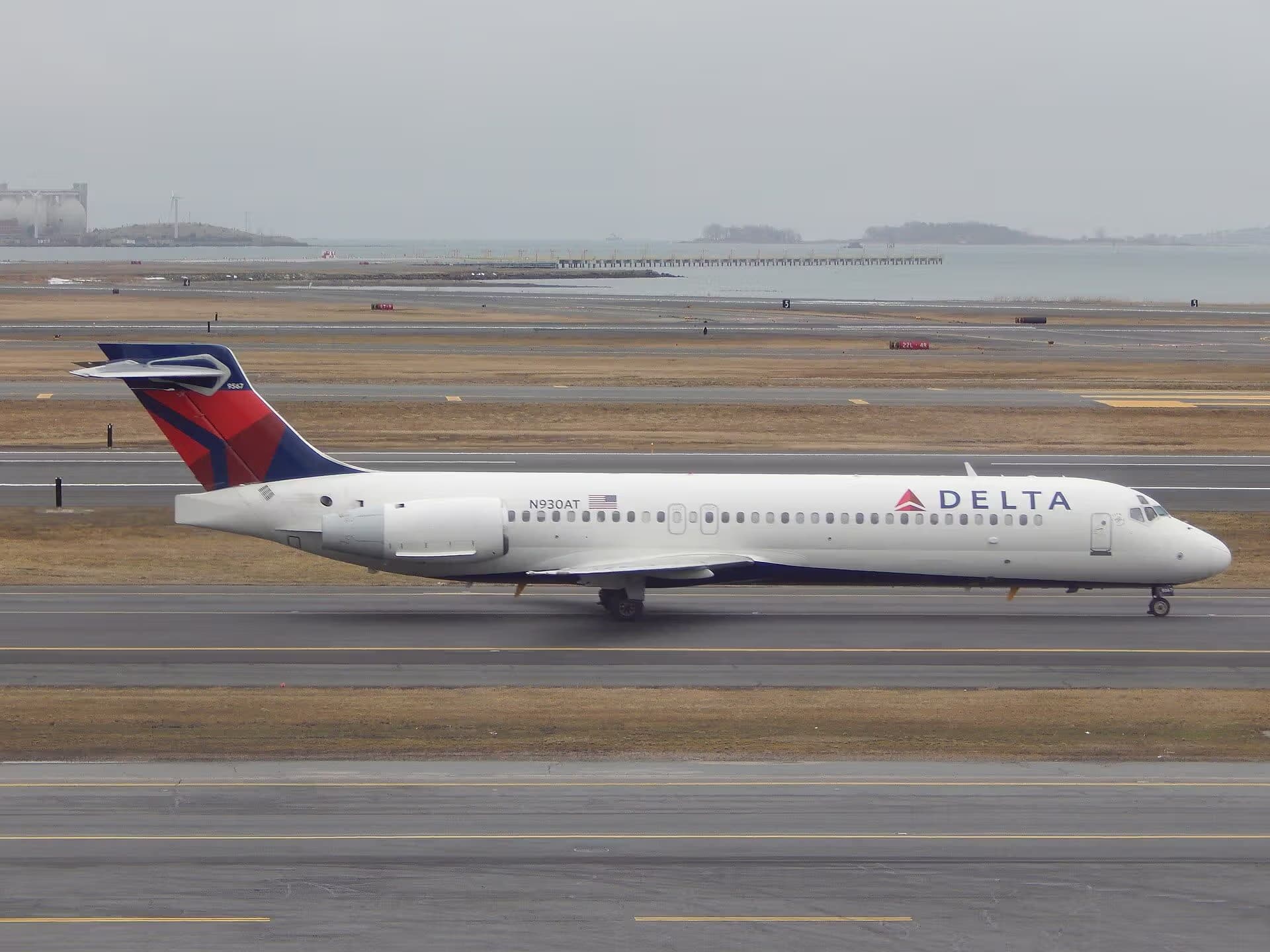 N930AT — Douglas