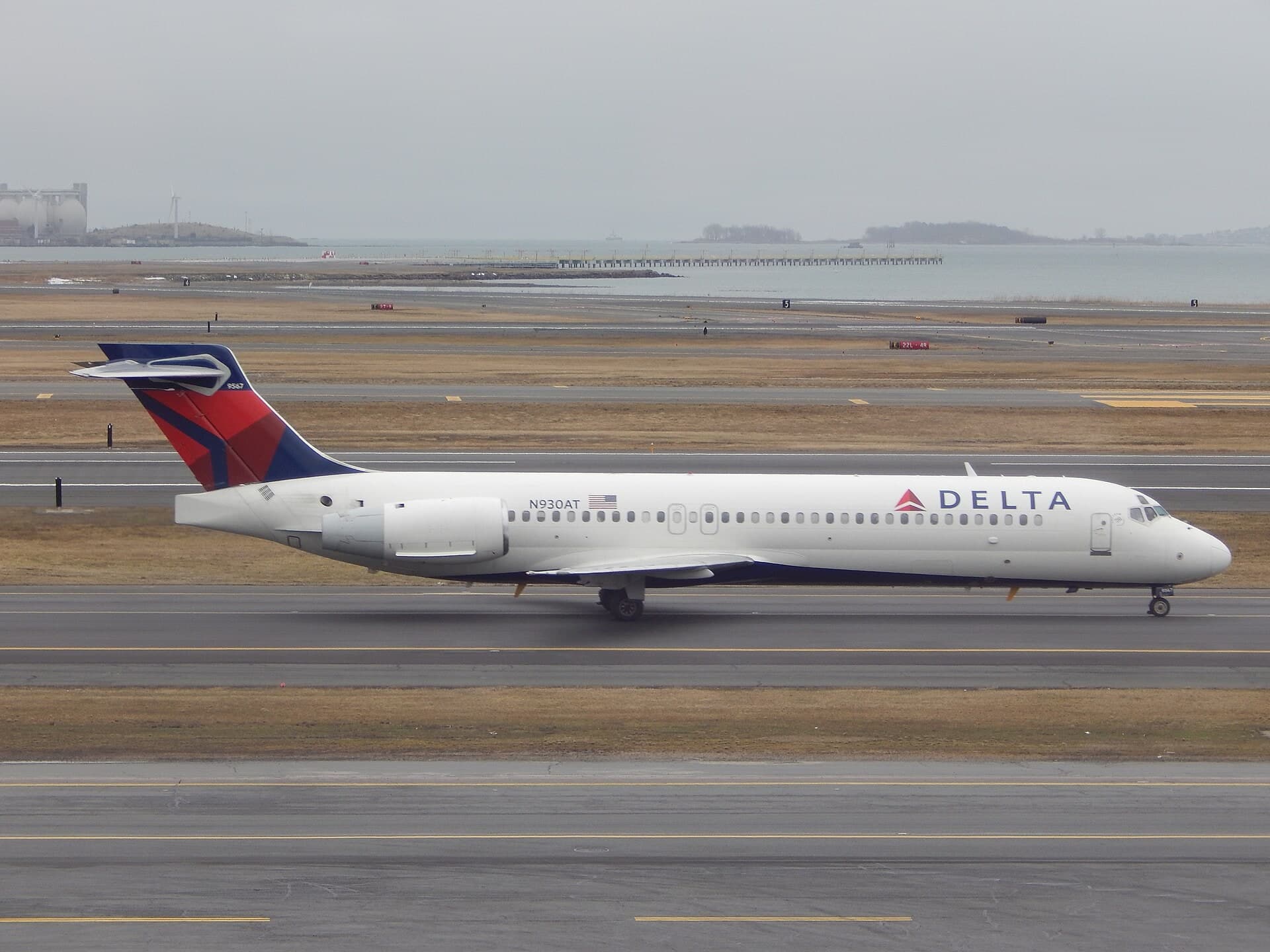 N930AT — Douglas