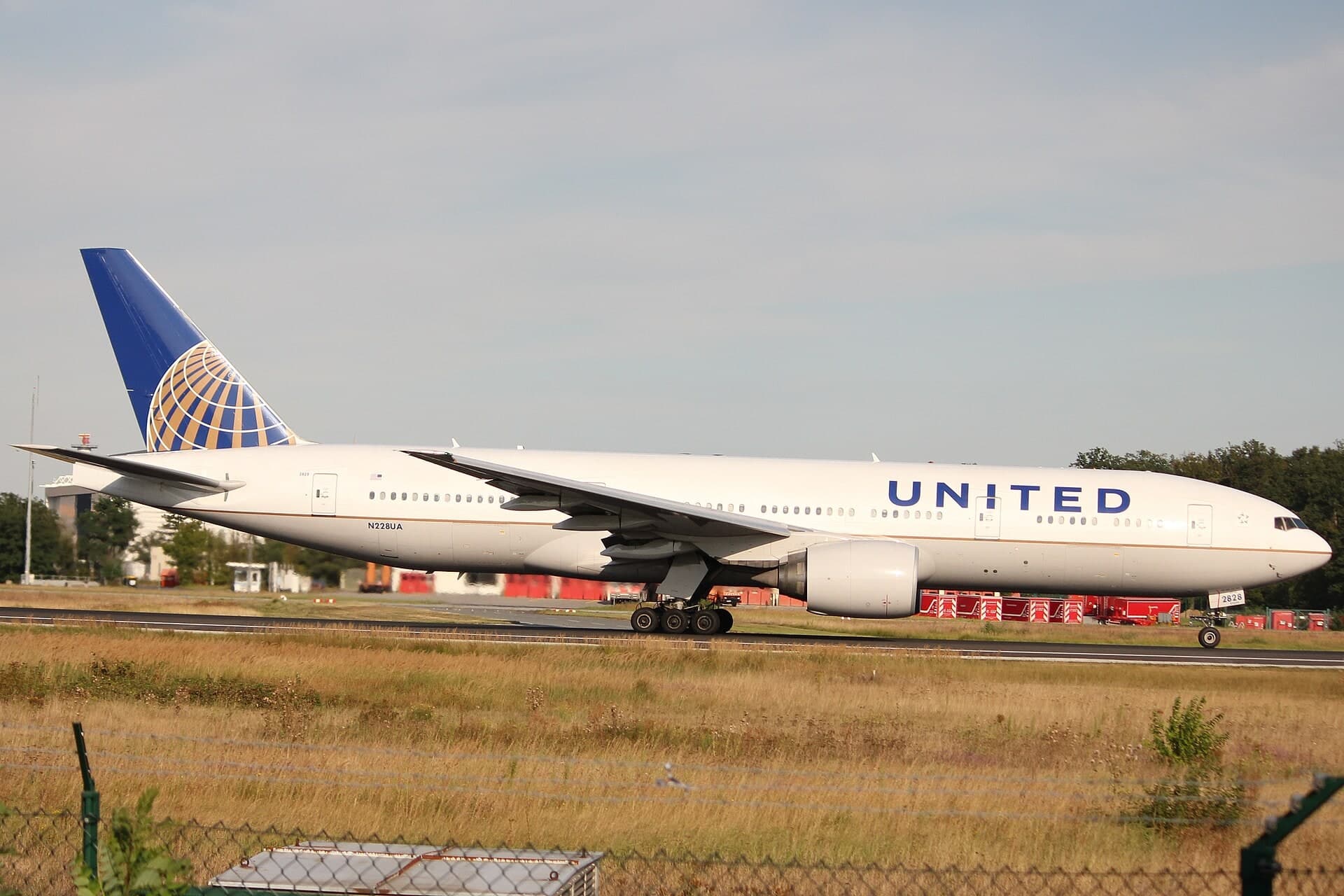 N228UA — Boeing
