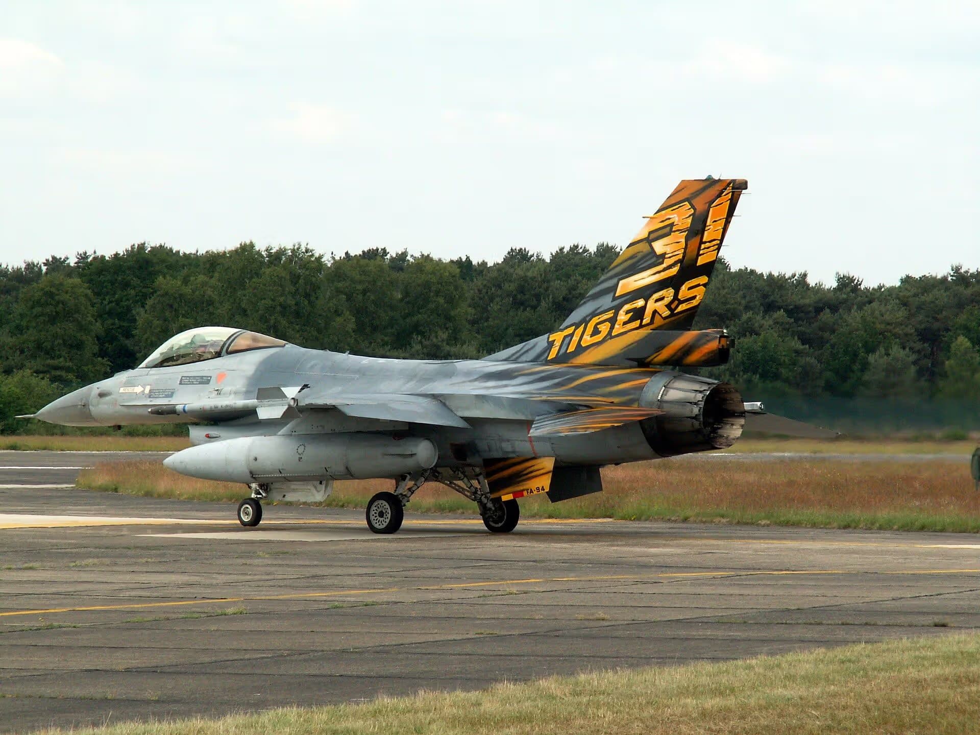 Unidentified — Single-engine aircraft