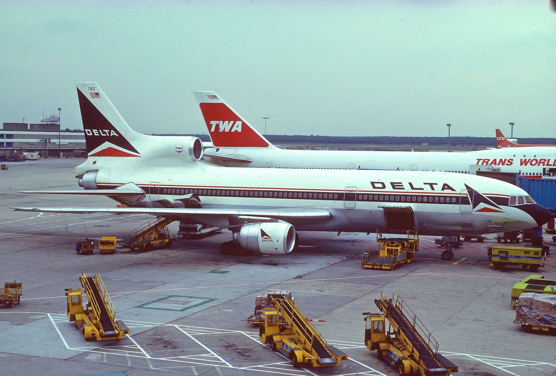 N752DA — Lockheed