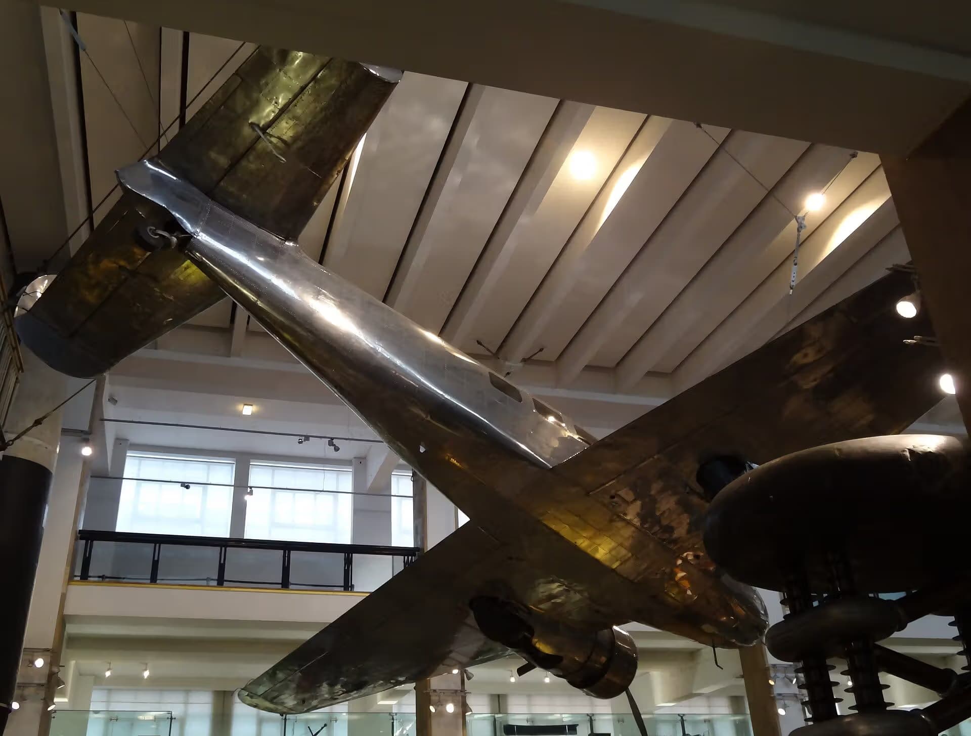 Unidentified — Twin-engine aircraft