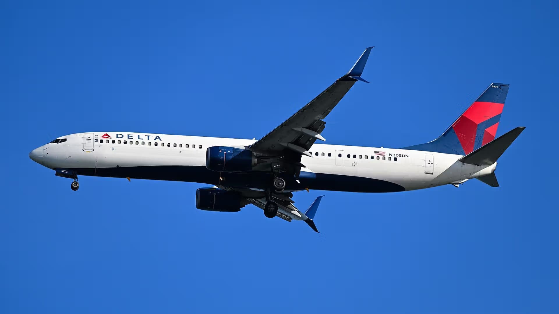N805DN — Twin-engine aircraft