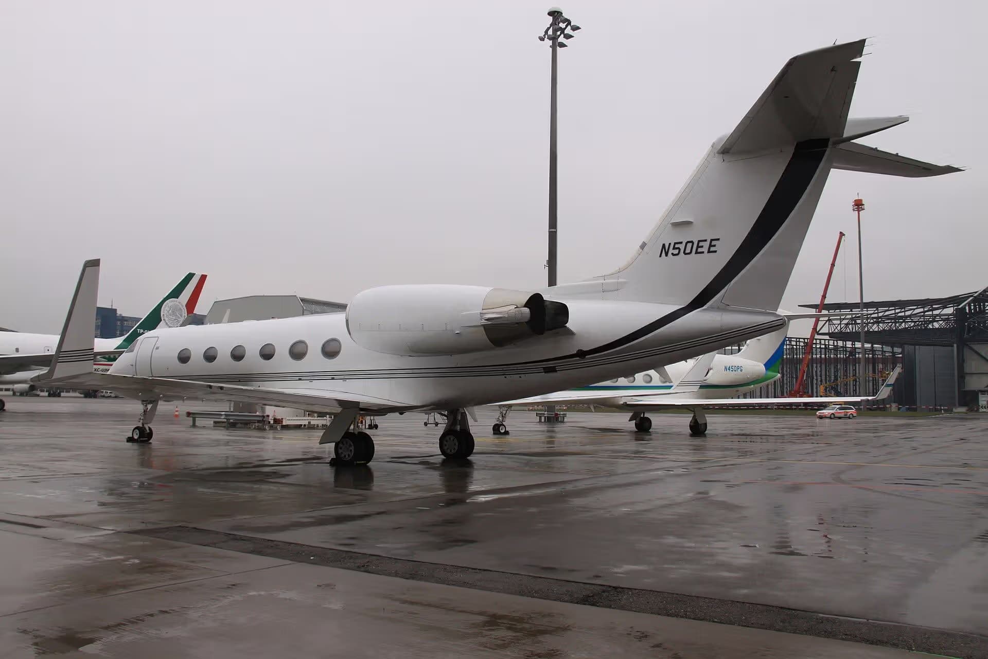 N50EE — Business jet