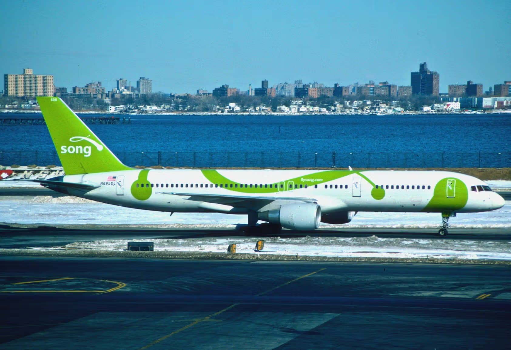 N695DL — Boeing