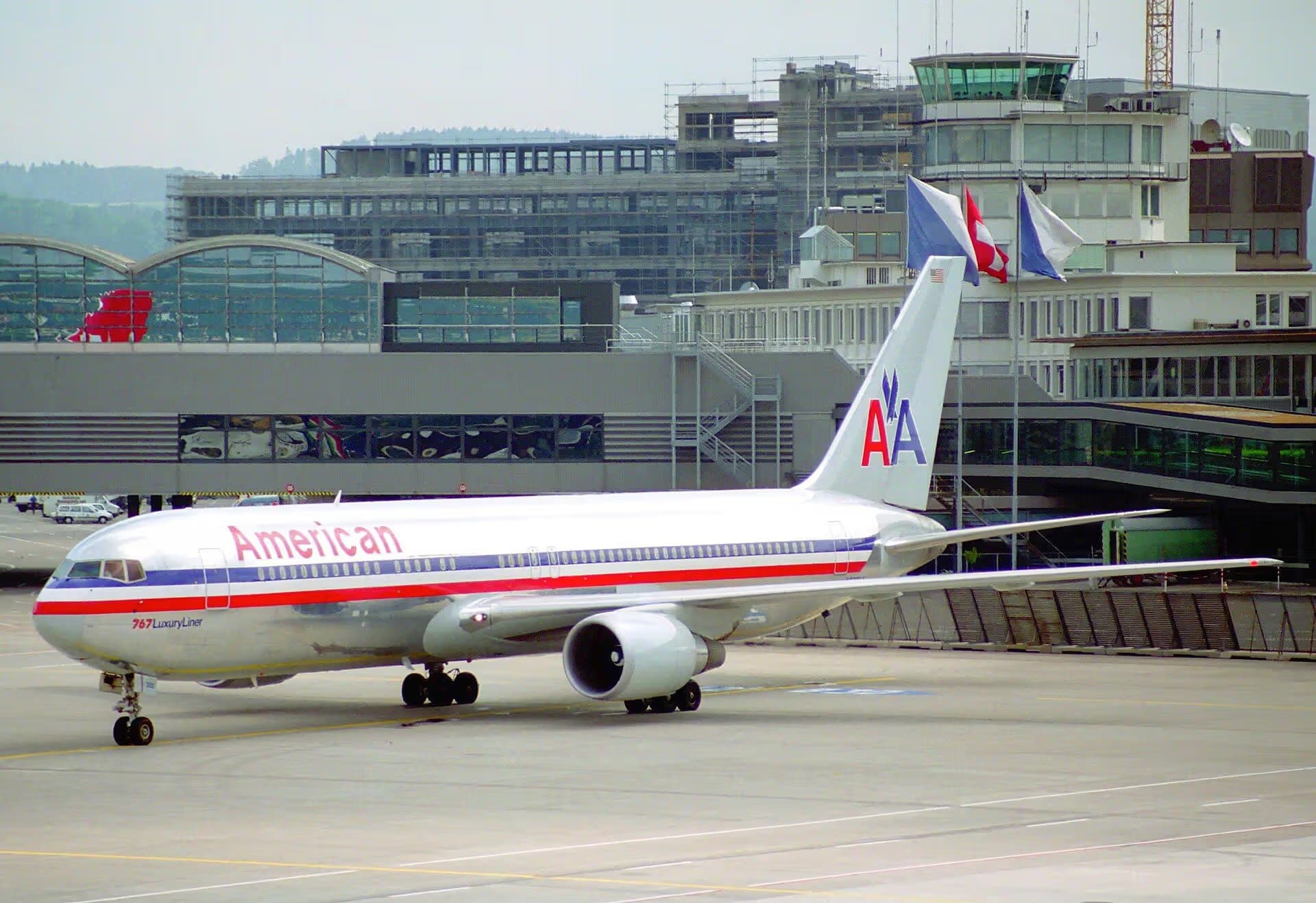 N390AA — Boeing