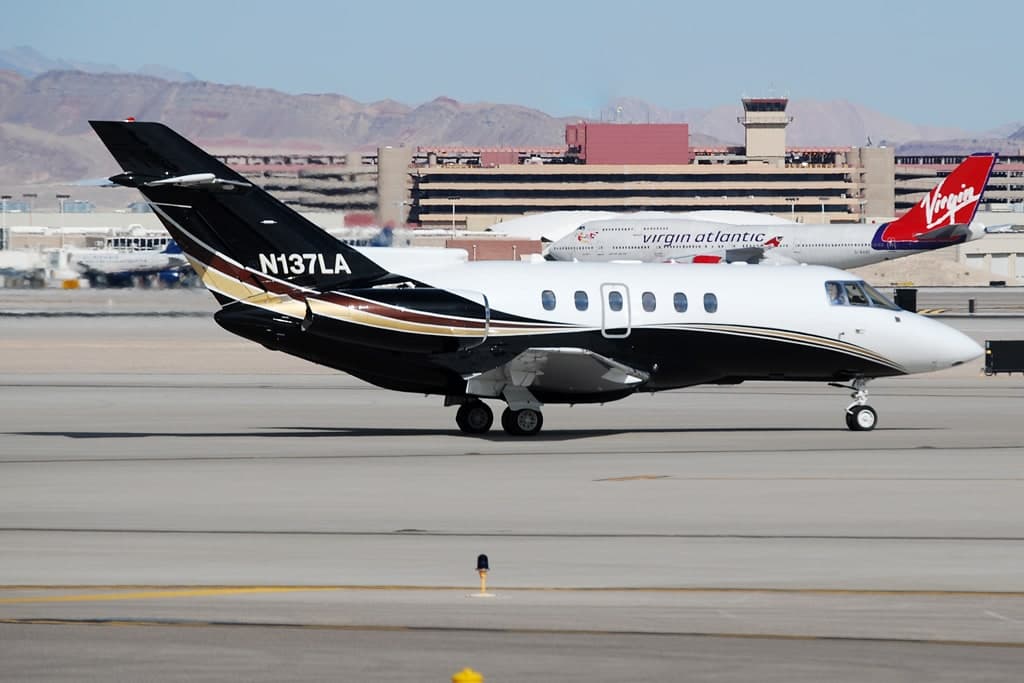 N137LA — Business jet