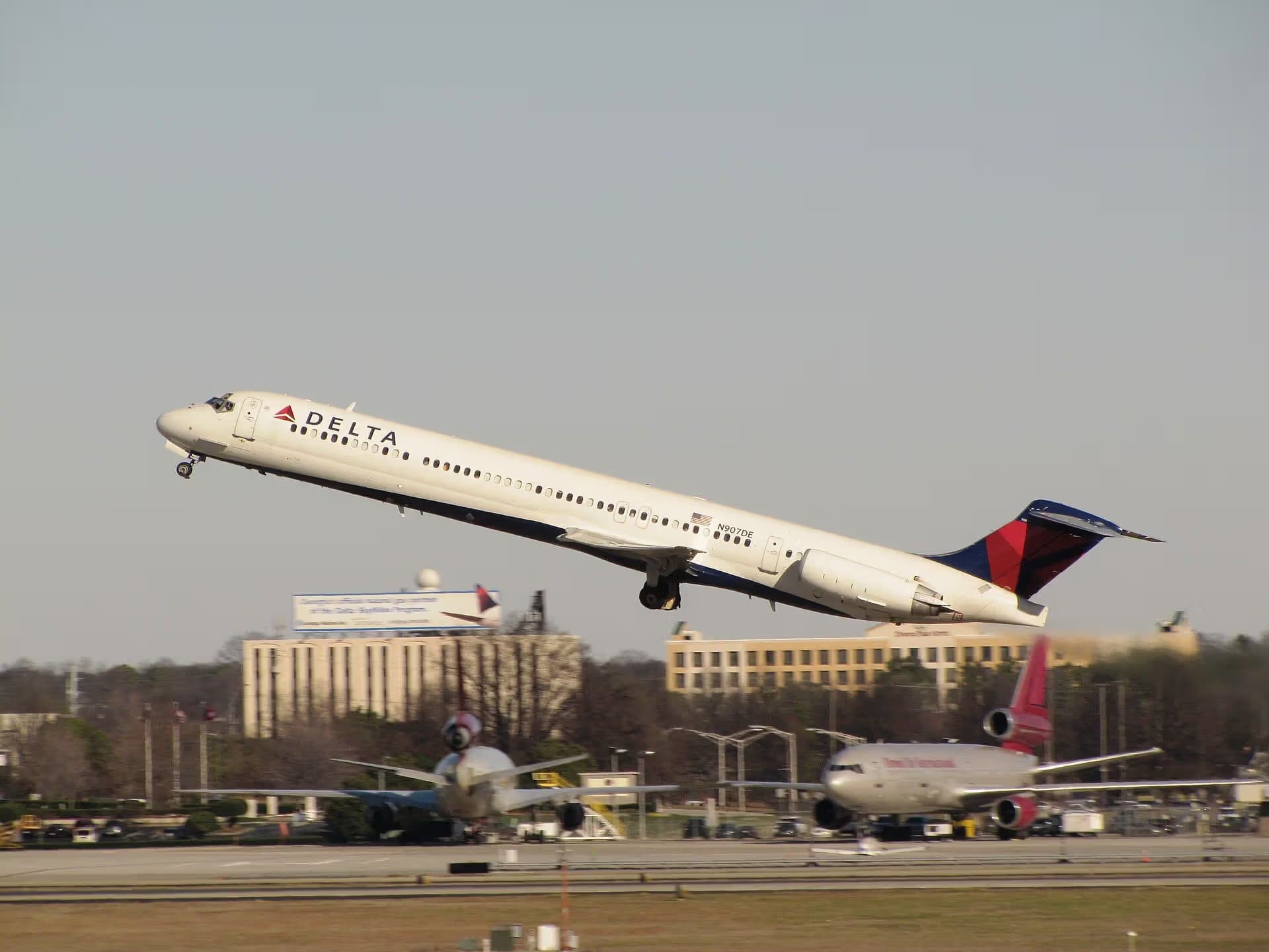 N907DE — Douglas