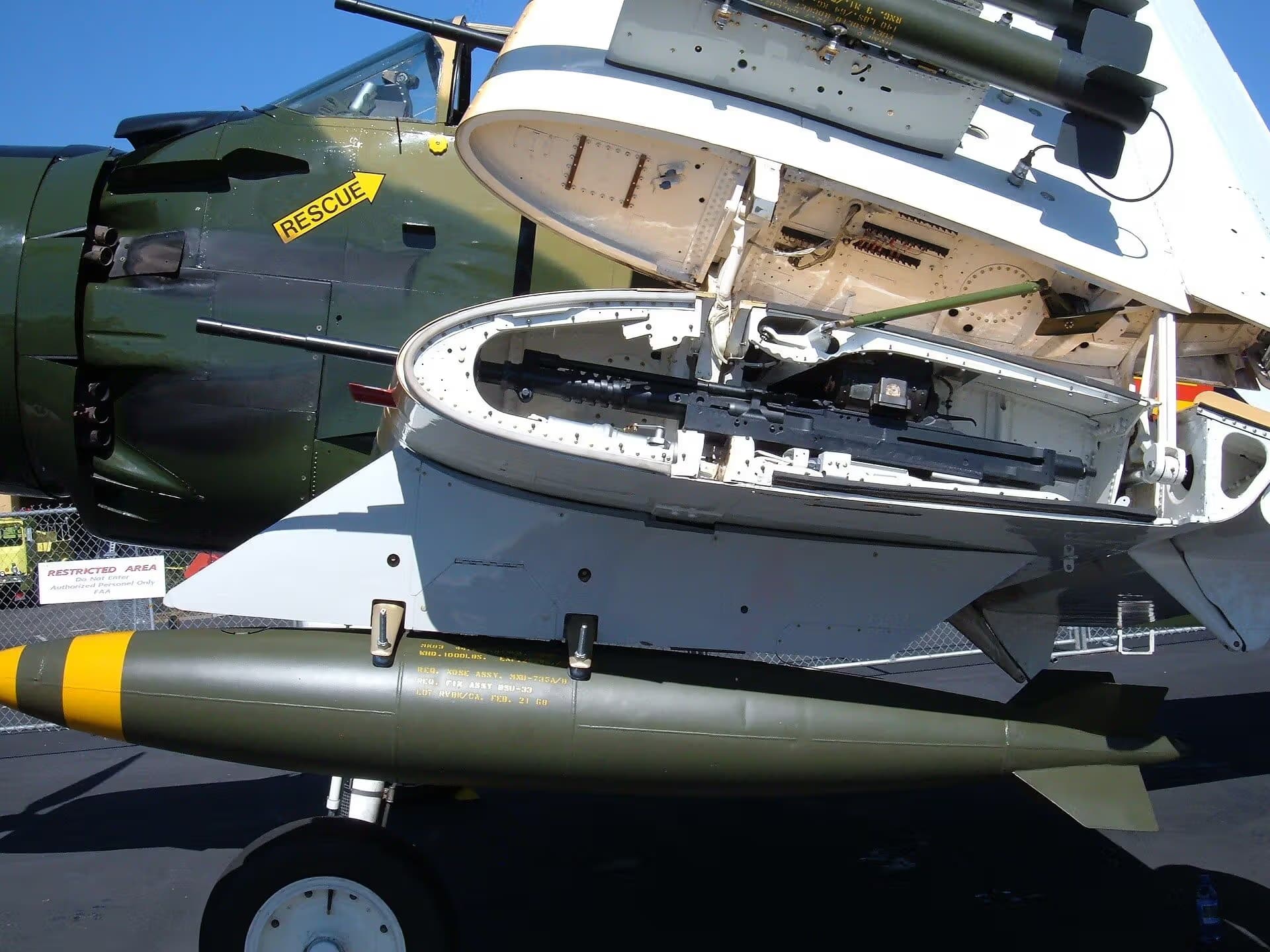 N39147 — Helicopter