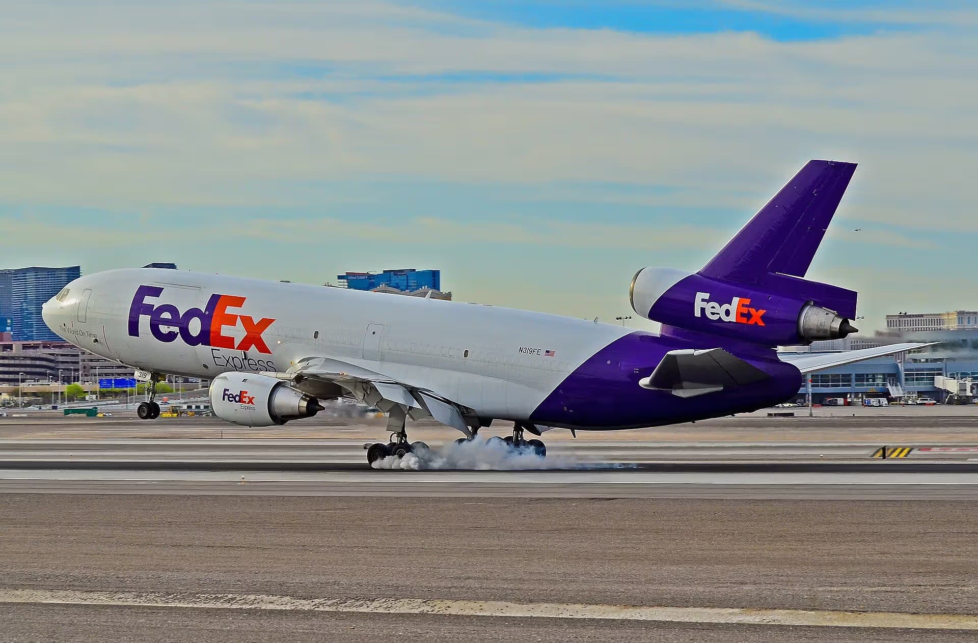N319FE — Douglas