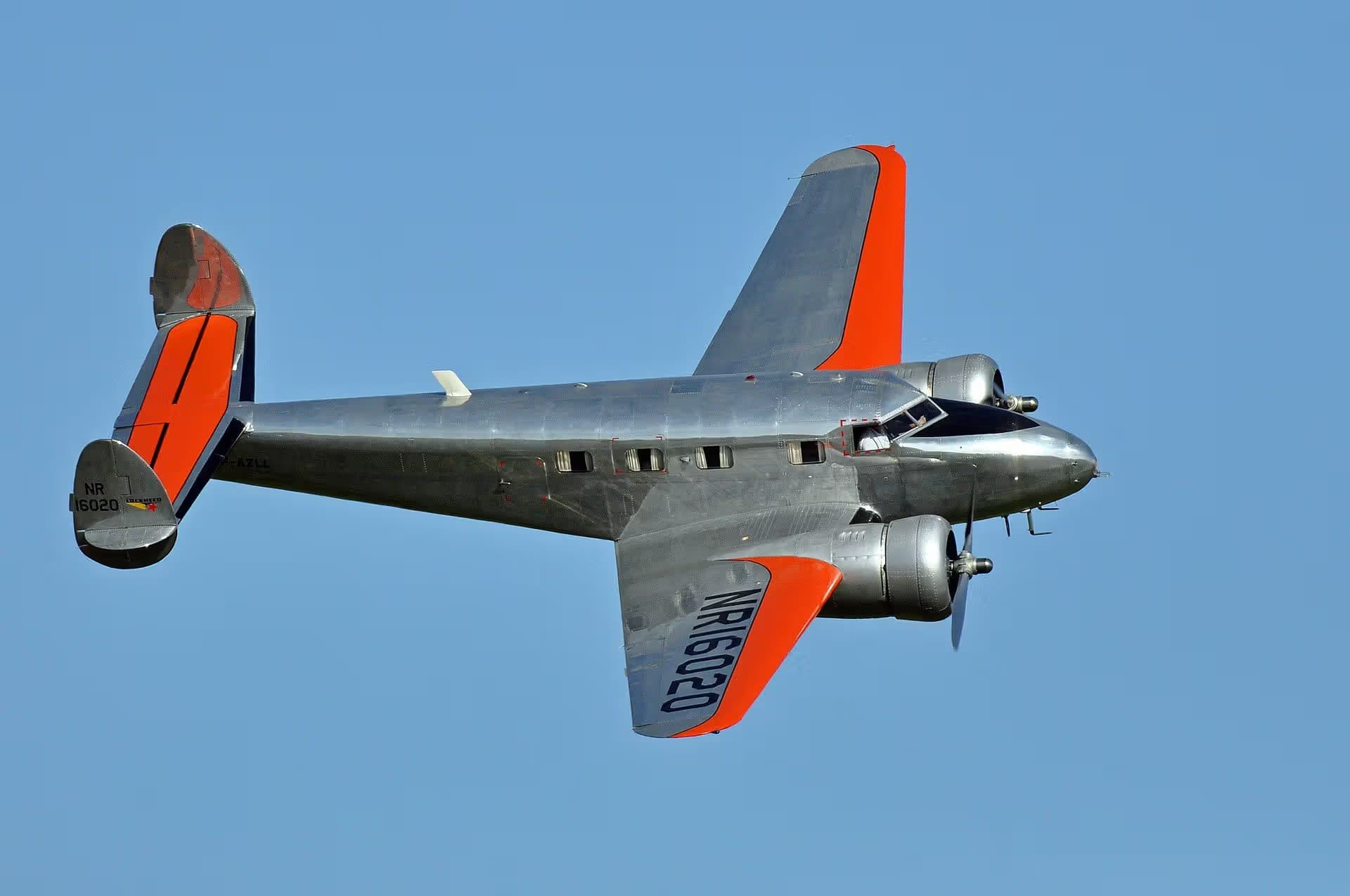 Unidentified — Twin-engine aircraft