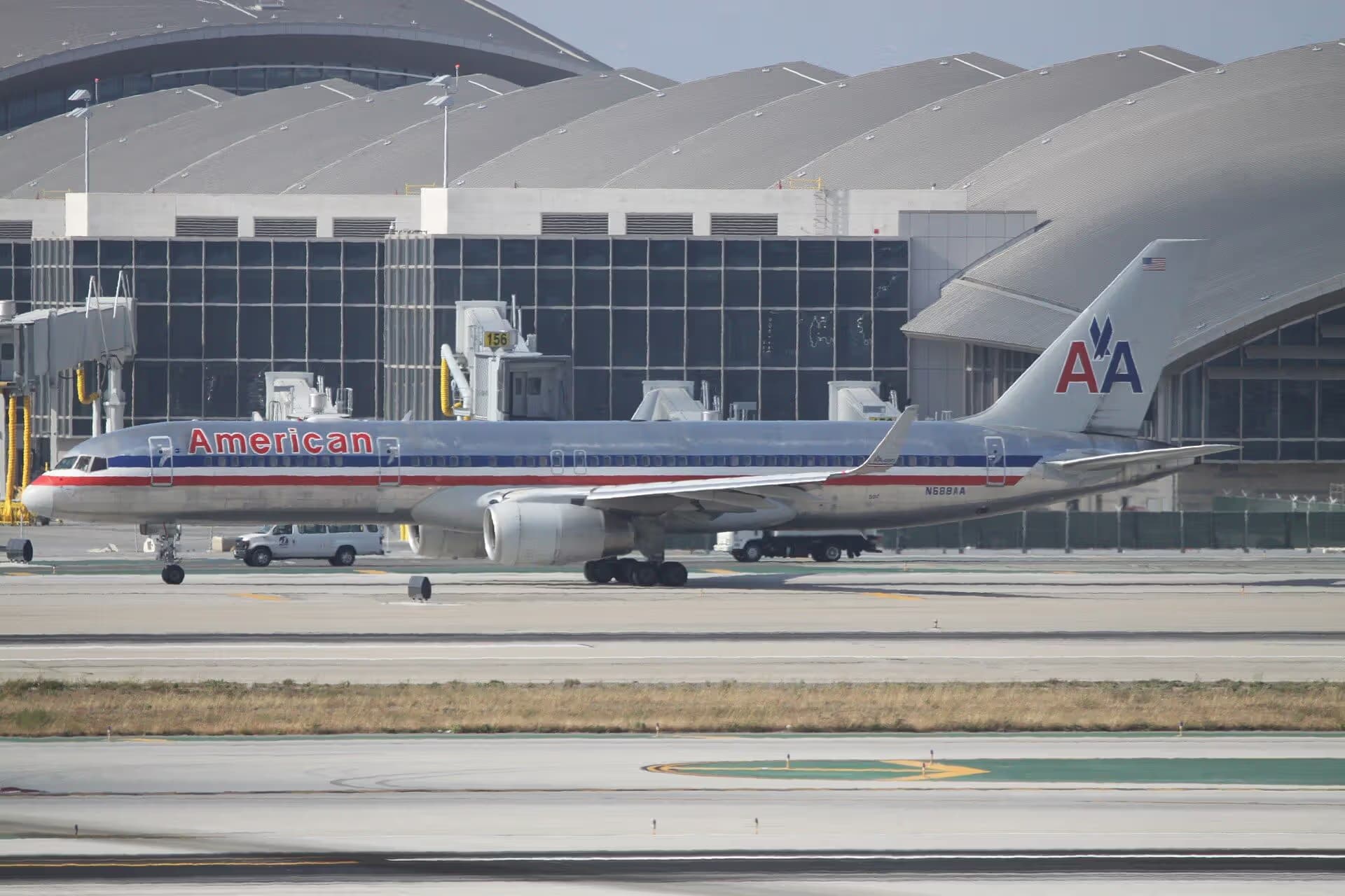 N688AA — Aircraft