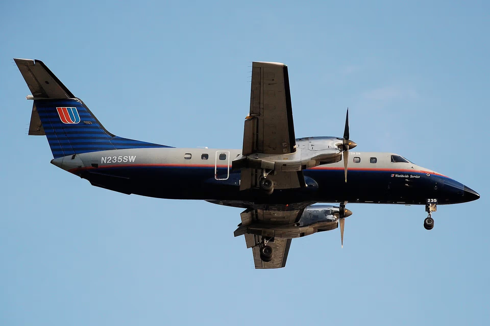 N235SW — Twin-engine aircraft