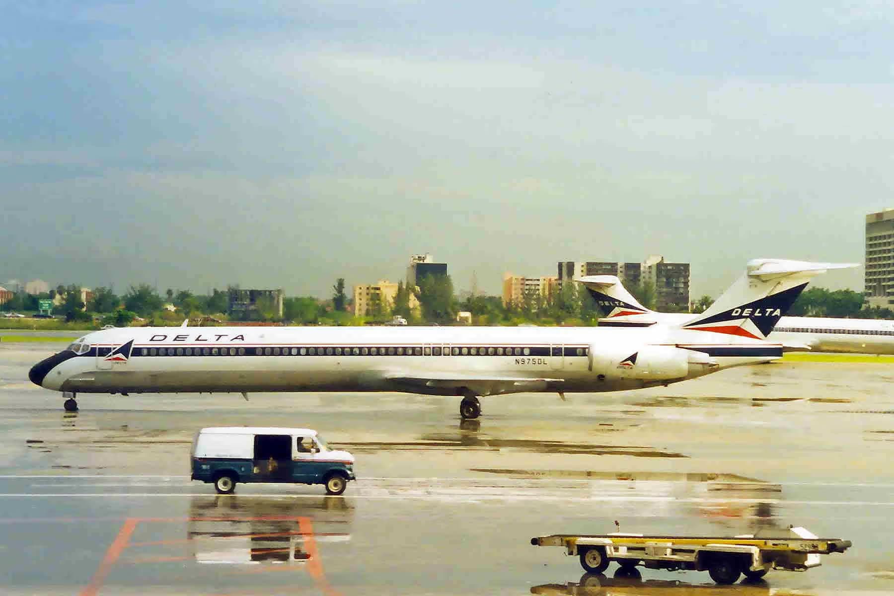 N975DL — Aircraft
