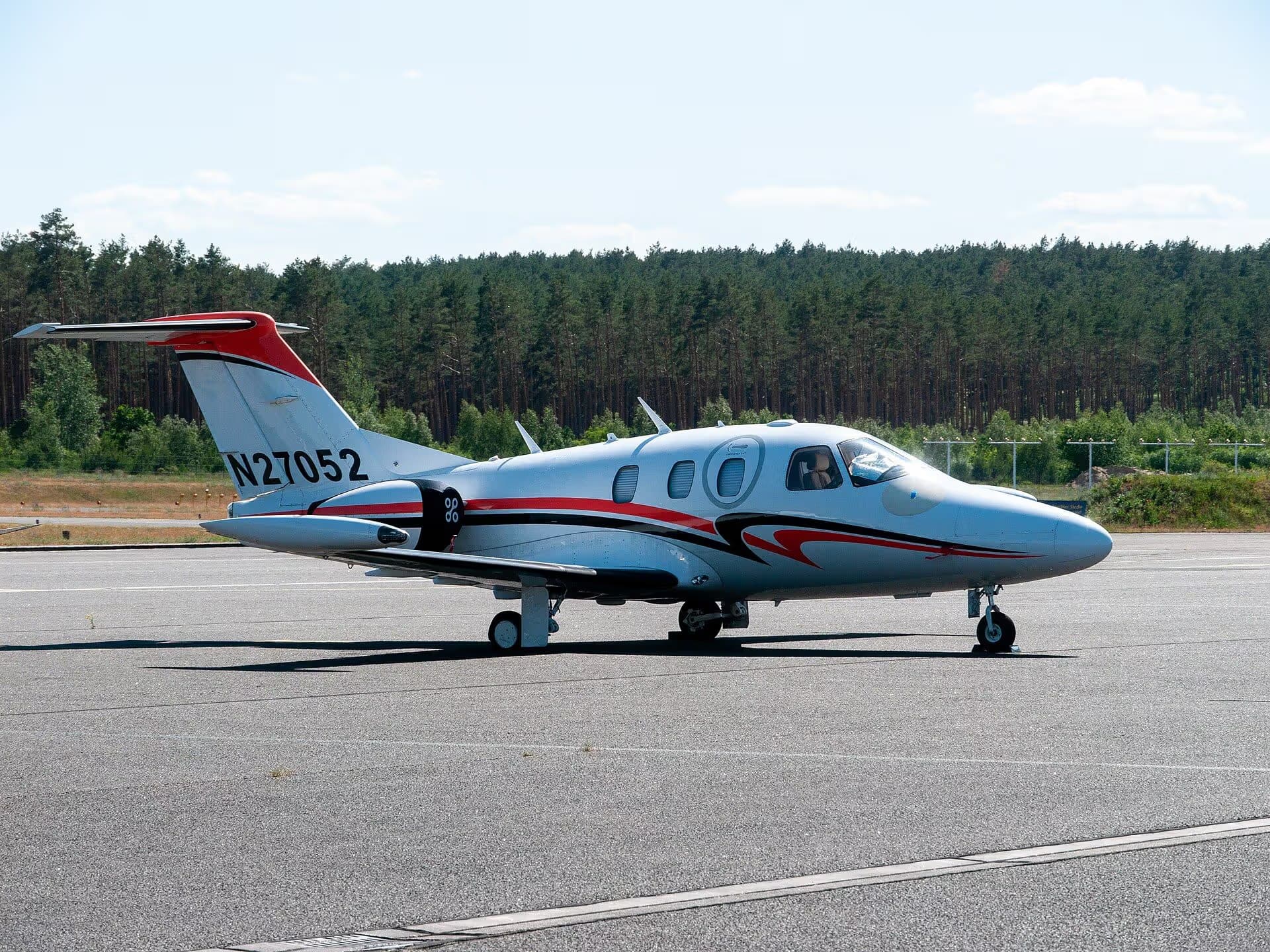 N27052 — Business jet