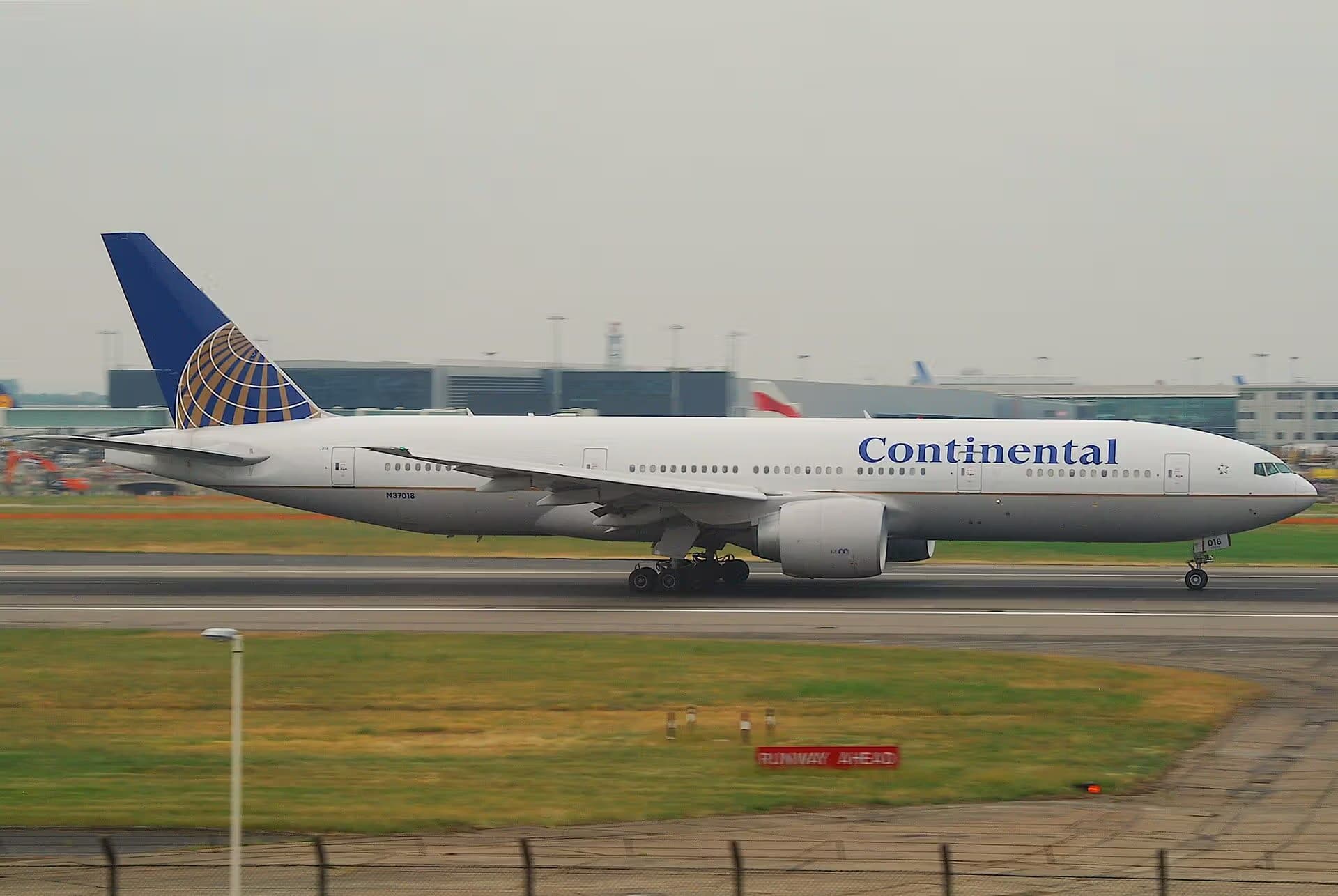 N37018 — Boeing