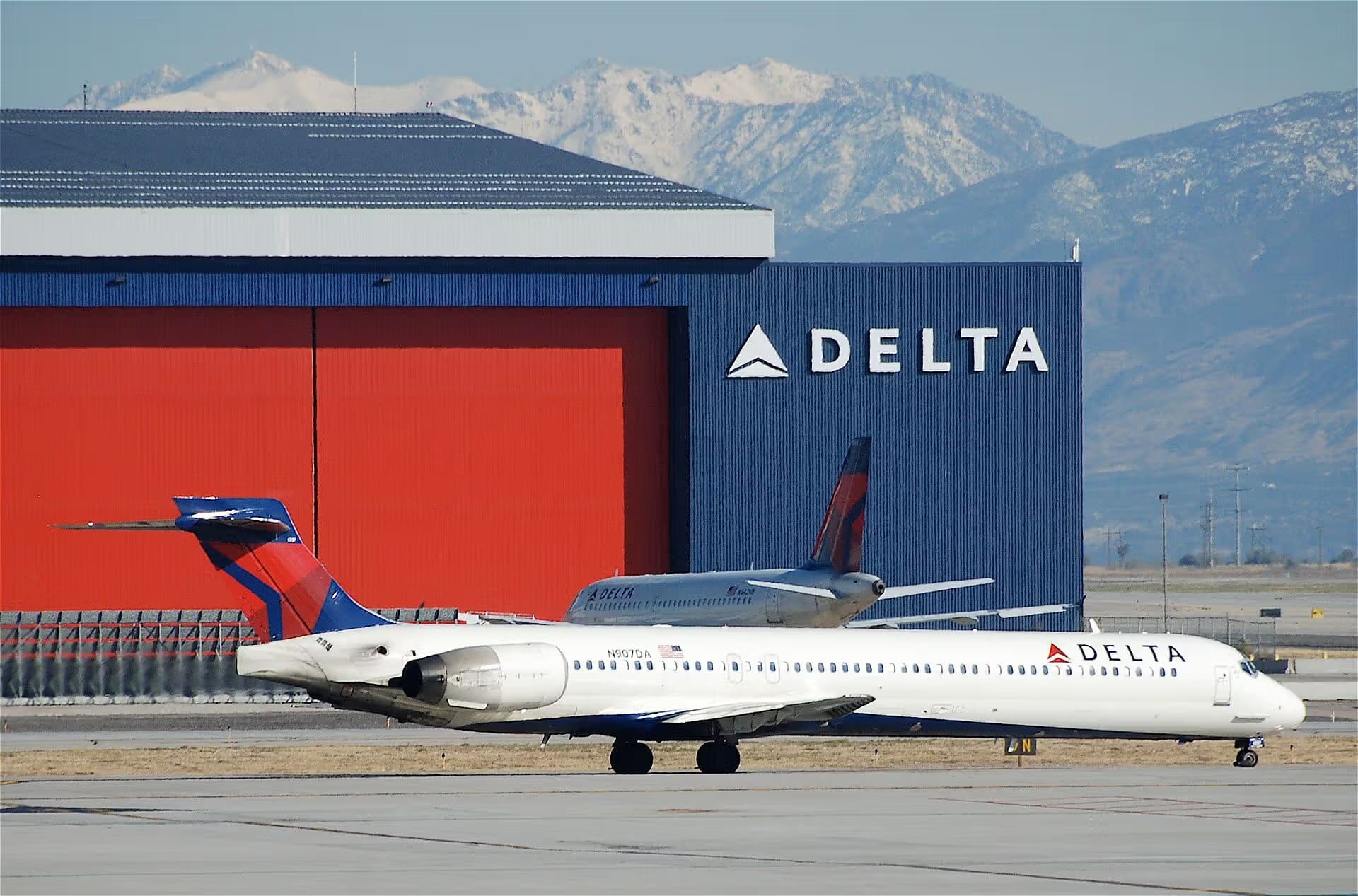 N907DA — Douglas