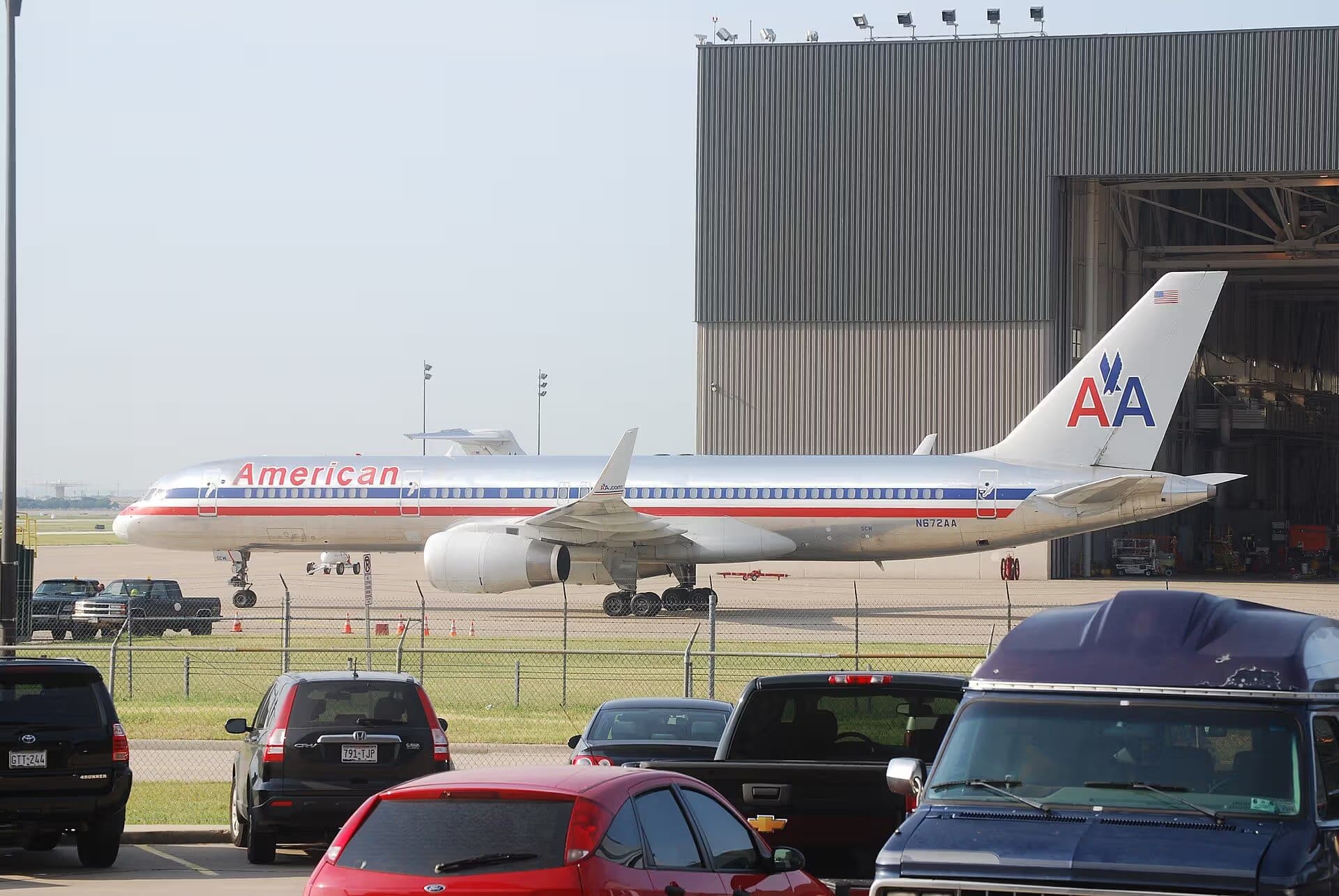 N672AA — Boeing