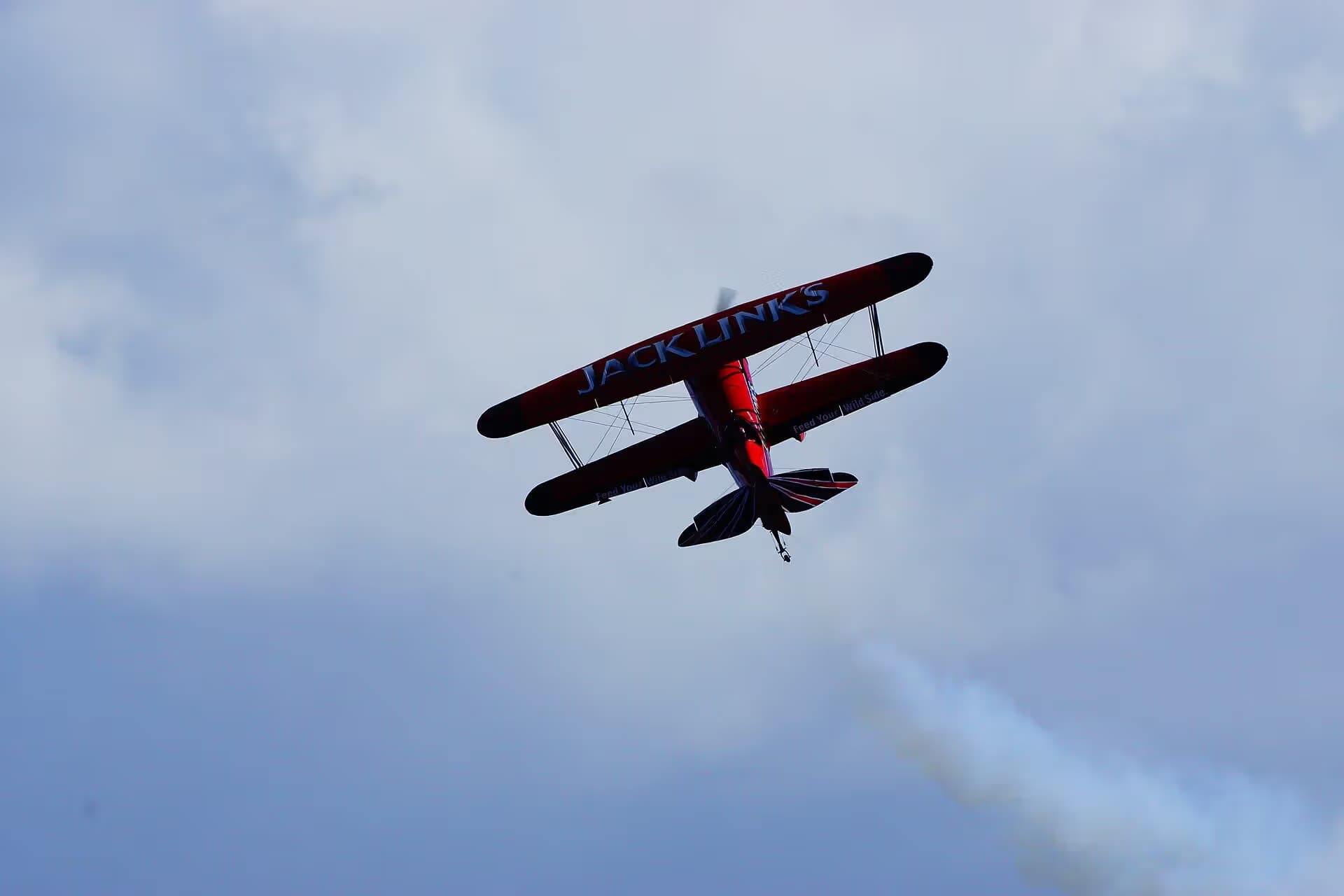 Unidentified — Single-engine aircraft