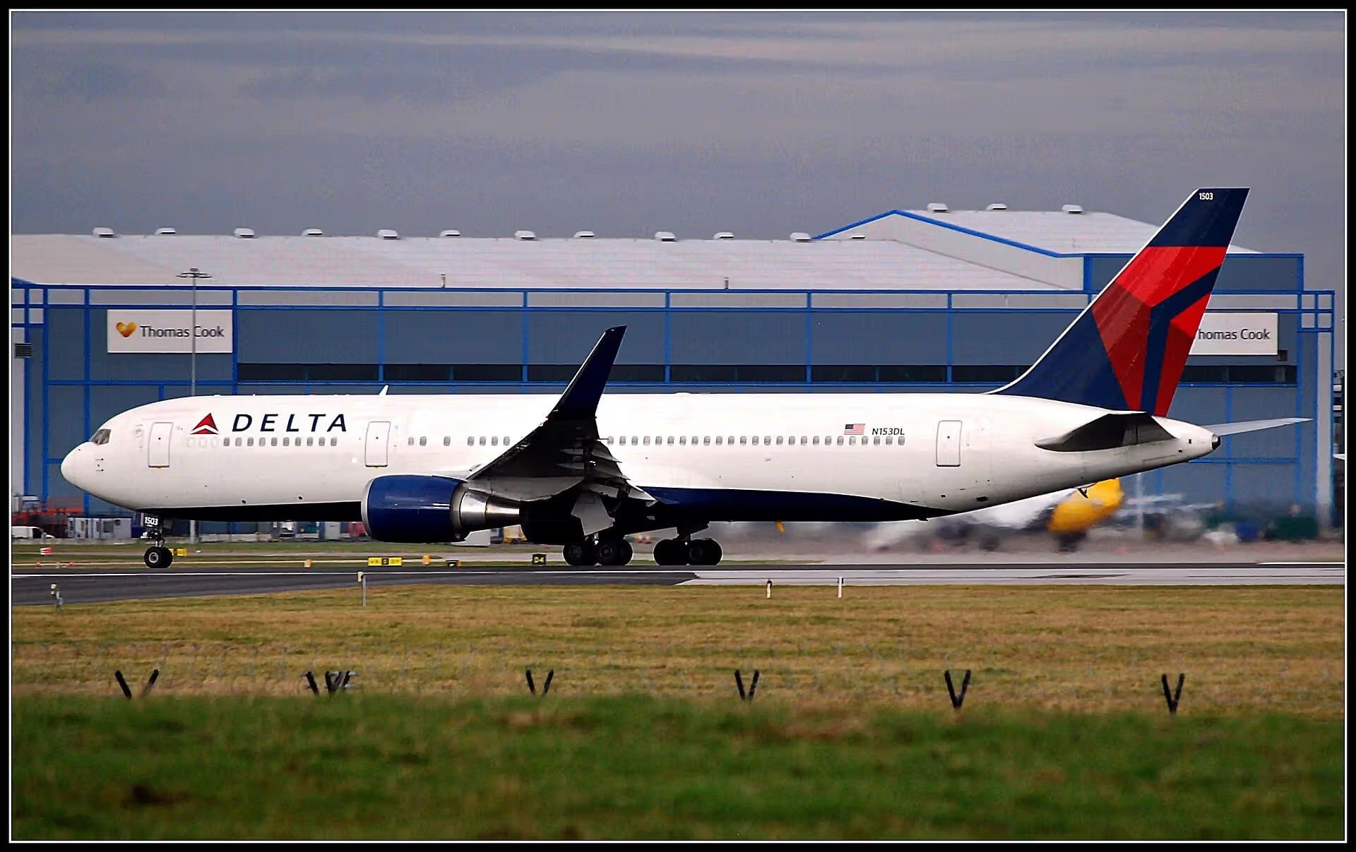 N153DL — Twin-engine aircraft