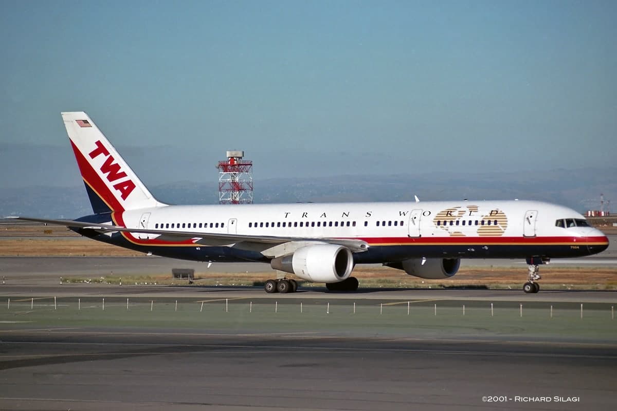 N704TW — Twin-engine aircraft
