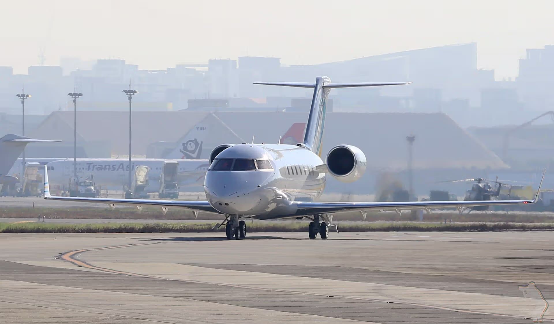 N818AC — Bombardier