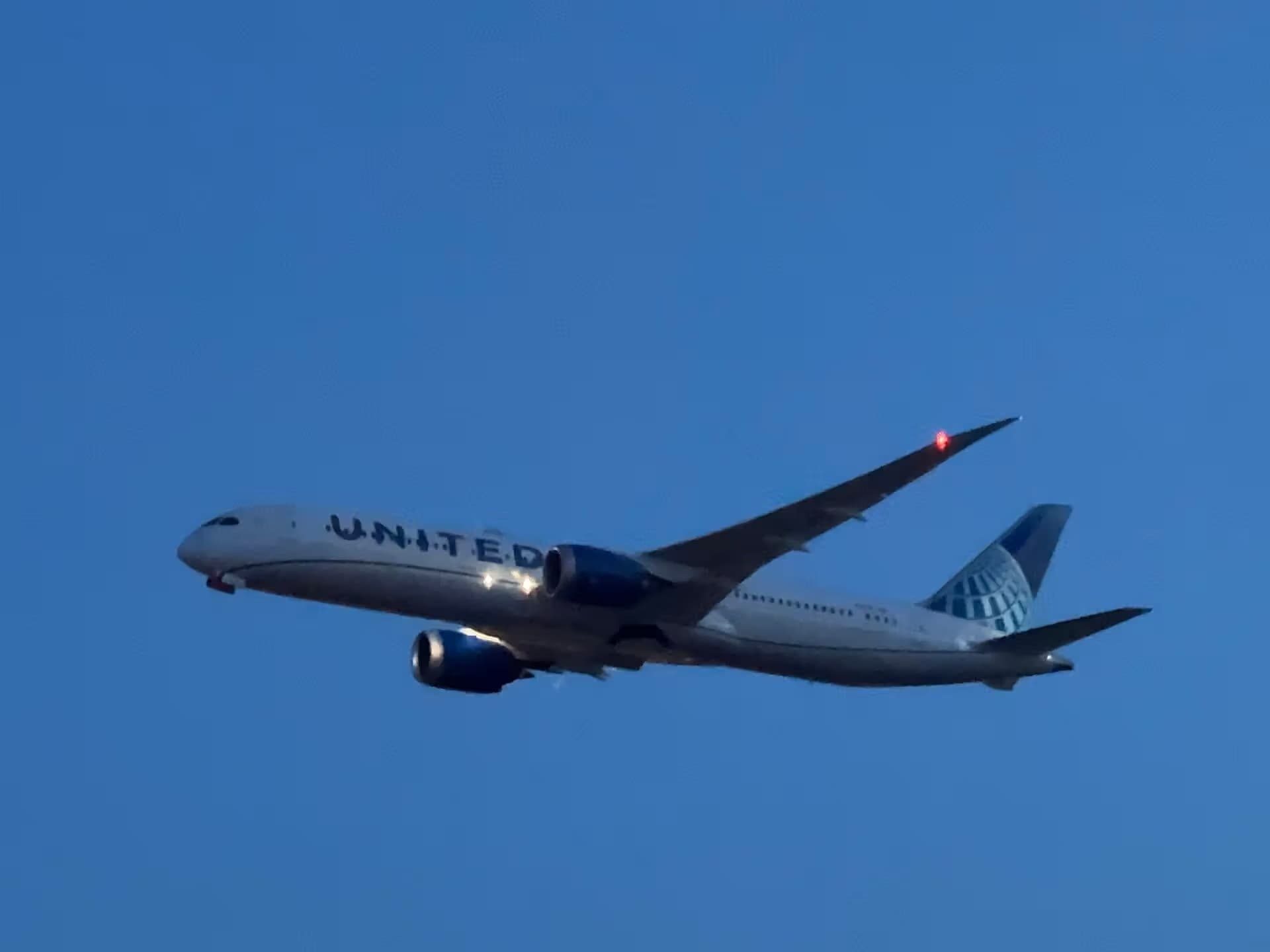 N29981 — Twin-engine aircraft