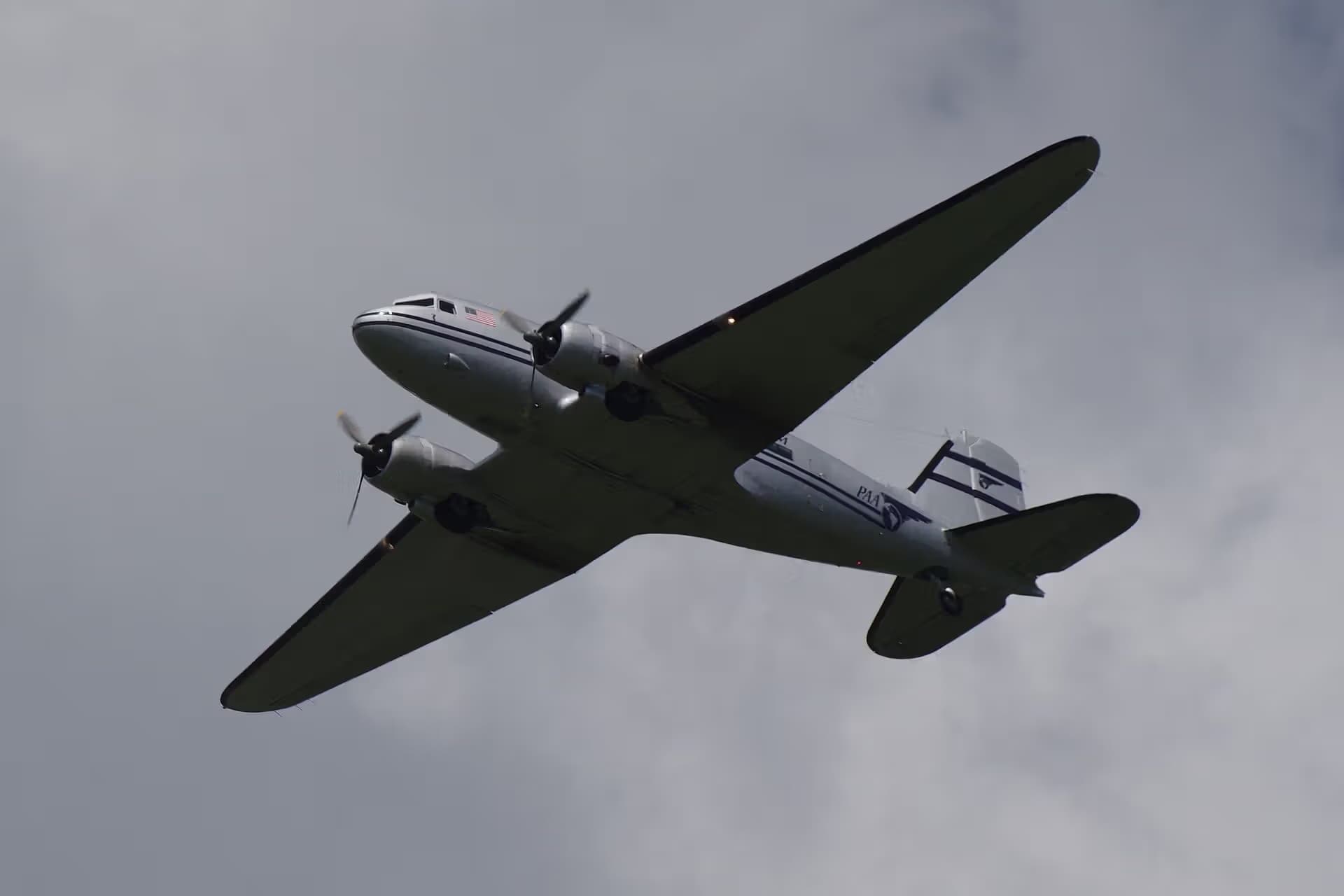 N877MG — Twin-engine aircraft