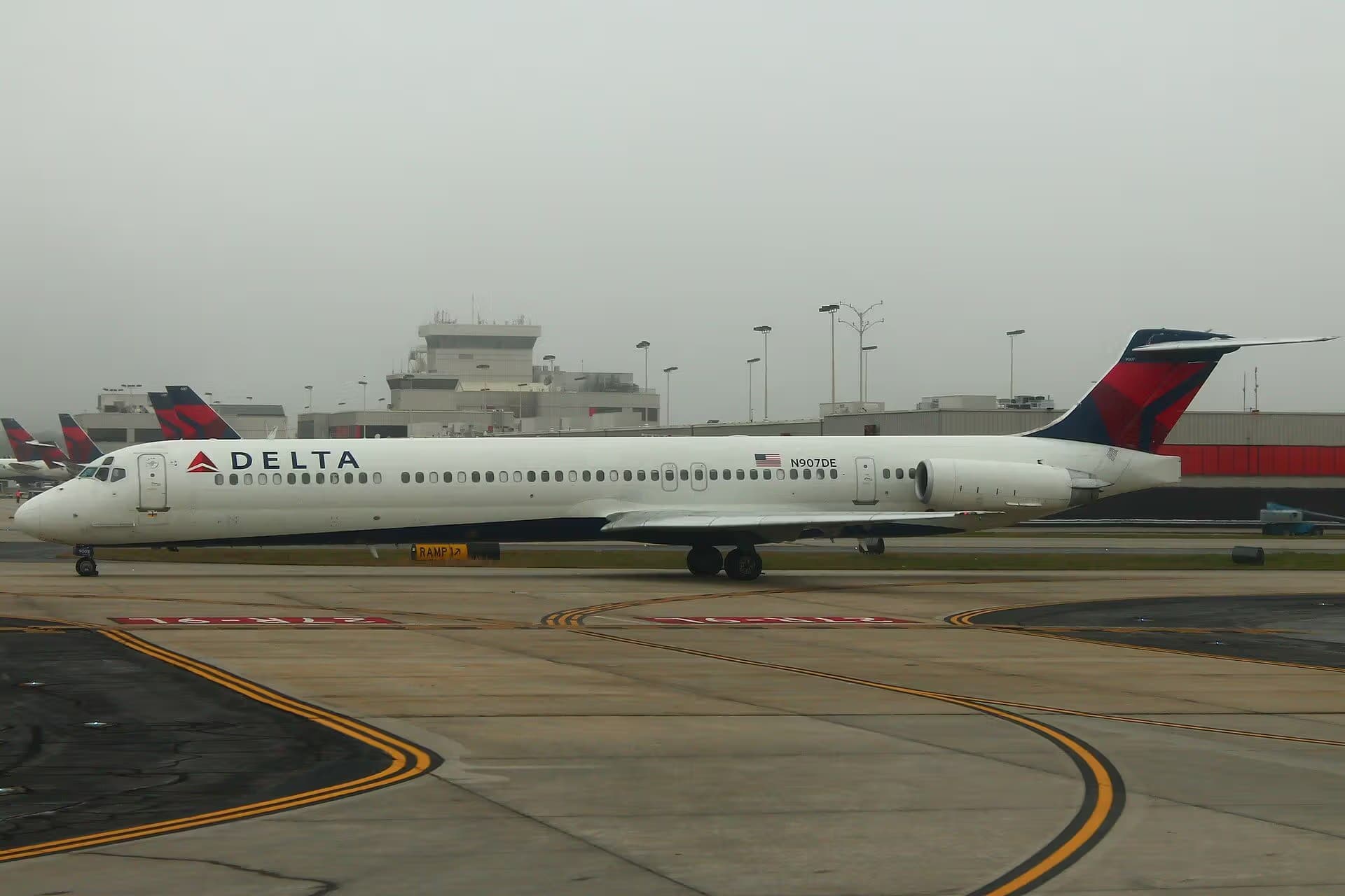 N907DE — Douglas
