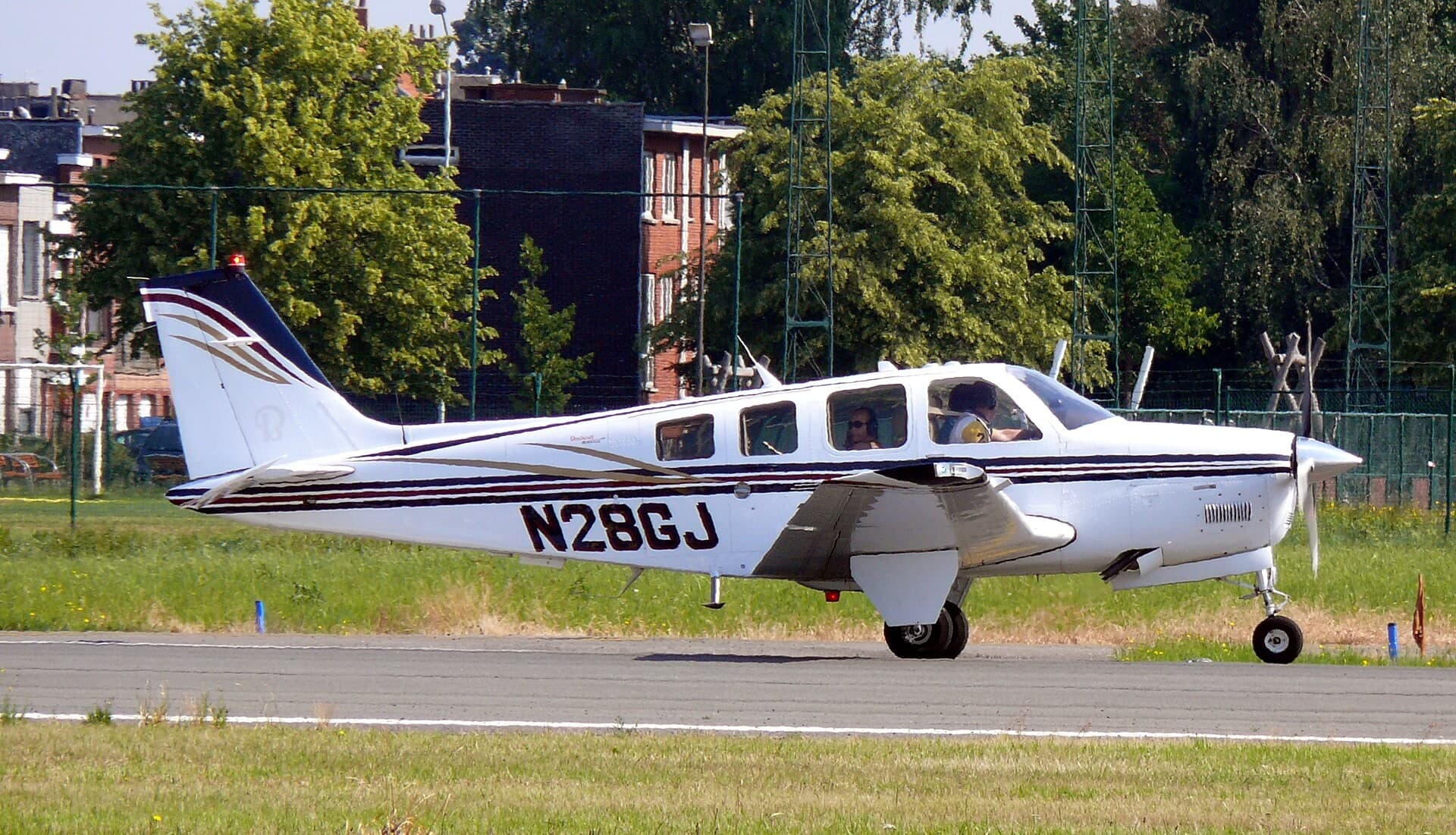 N28GJ — Beechcraft