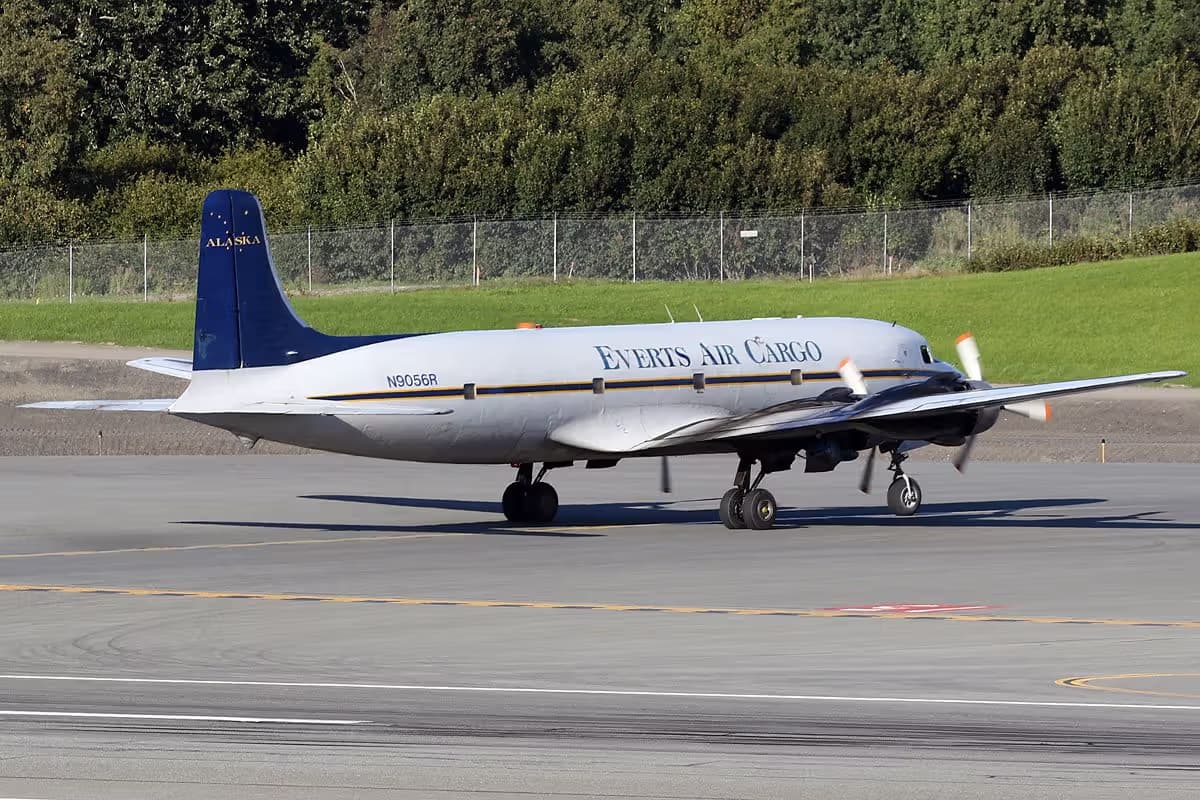 N9056R — Twin-engine aircraft