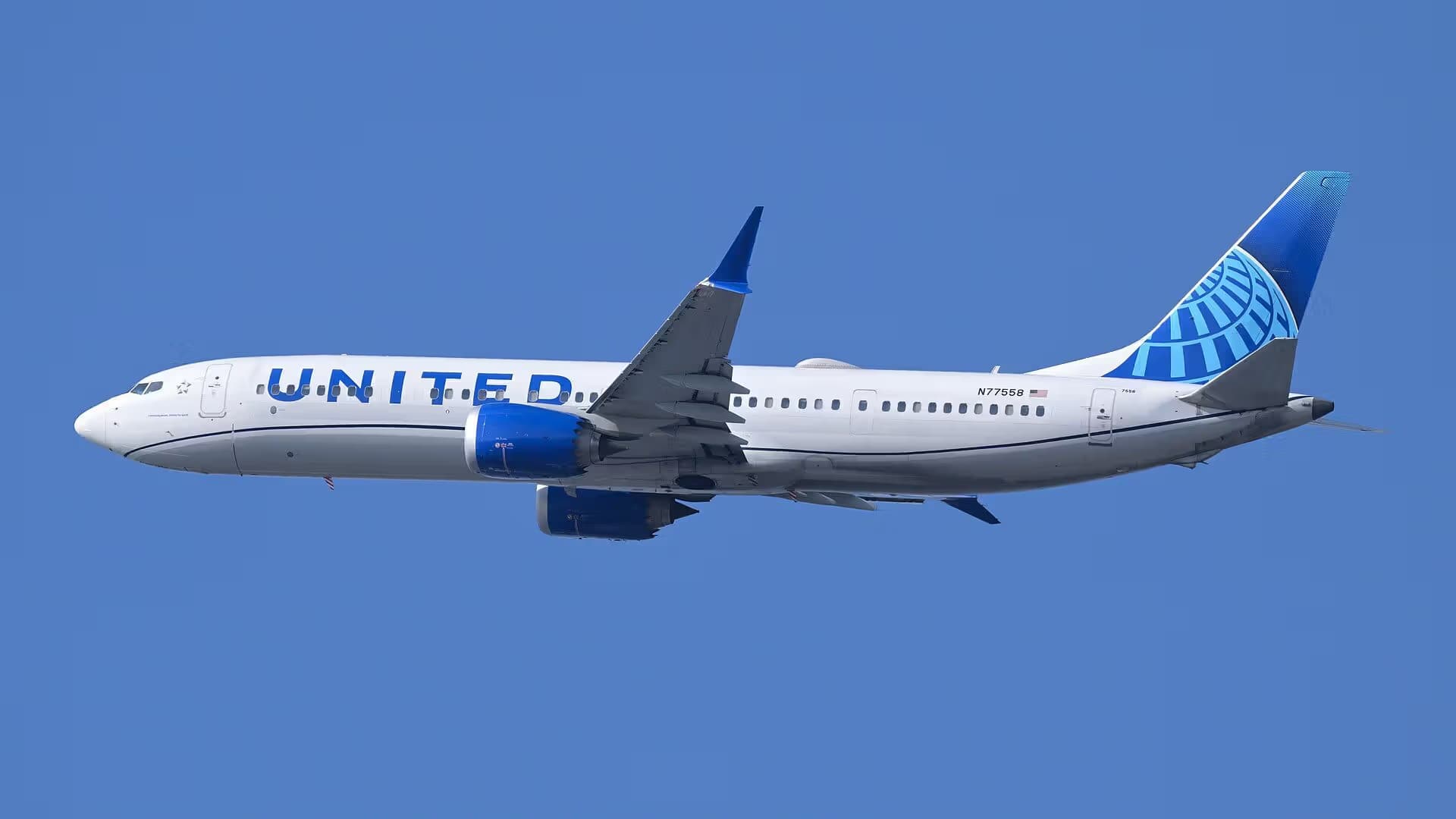 N77558 — Twin-engine aircraft