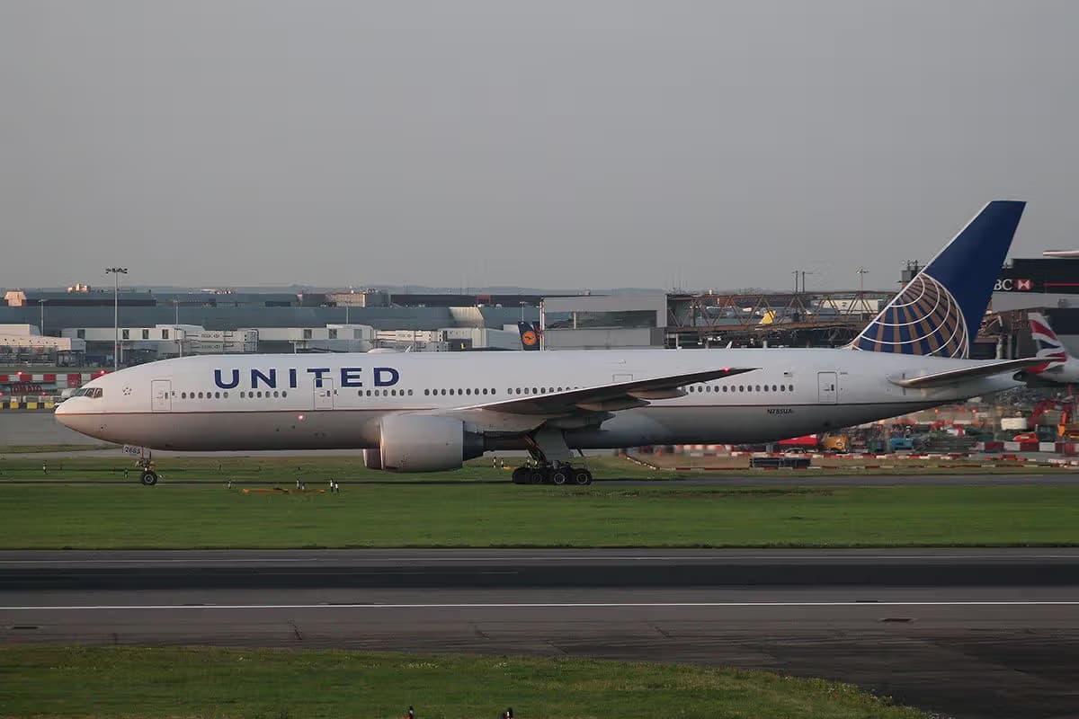 N785UA — Boeing