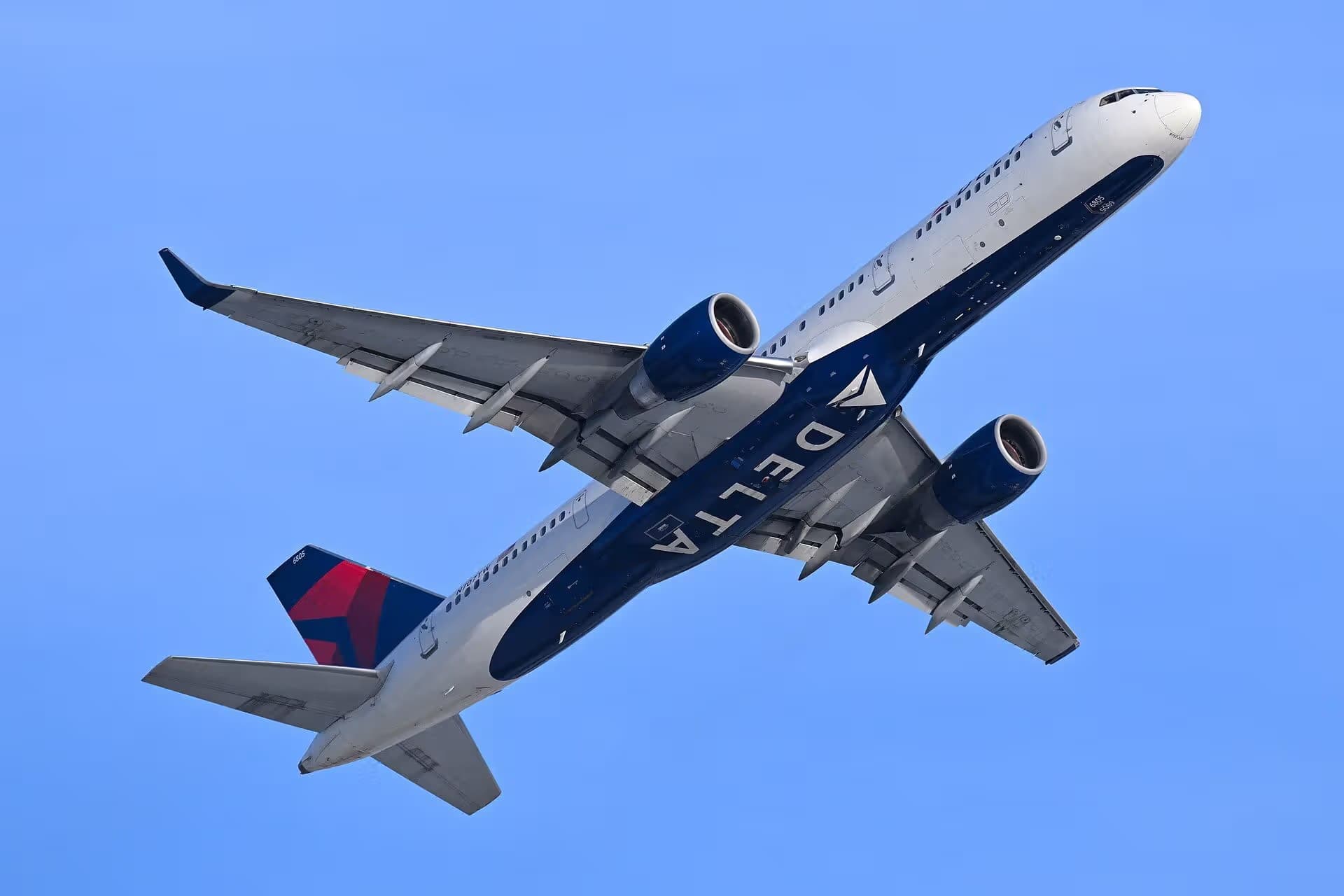 N707TW — Twin-engine aircraft