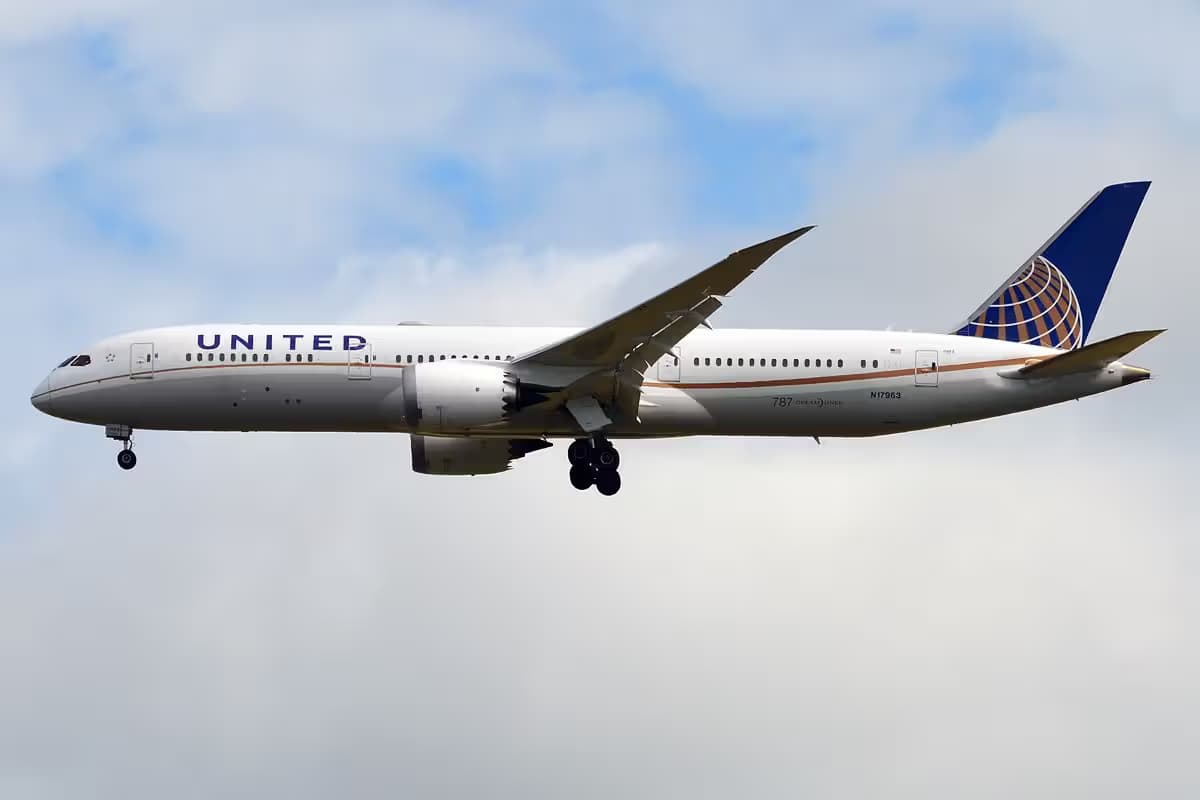 N17963 — Twin-engine aircraft