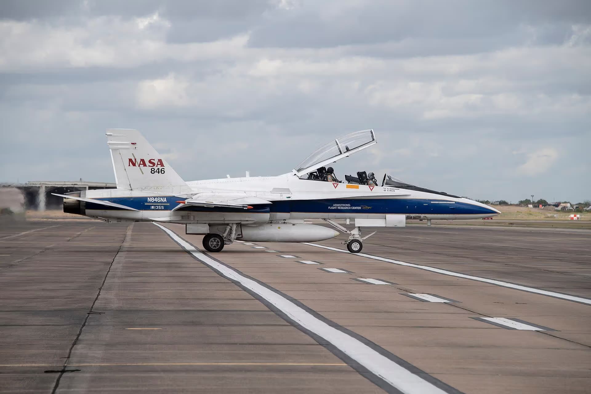 N846NA — Twin-engine aircraft