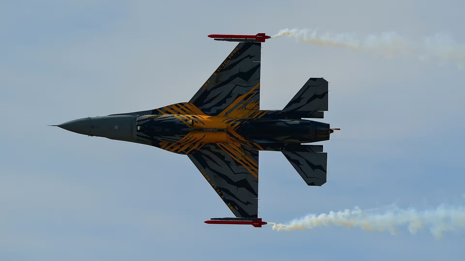 Unidentified — Single-engine aircraft