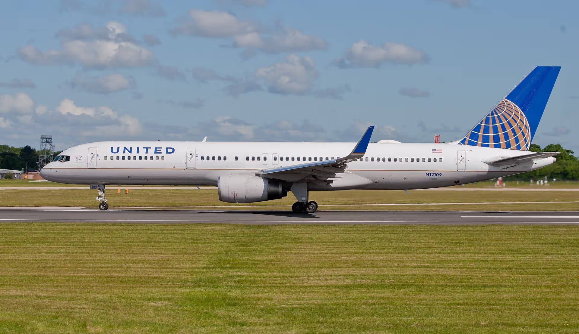 N12109 — Twin-engine aircraft
