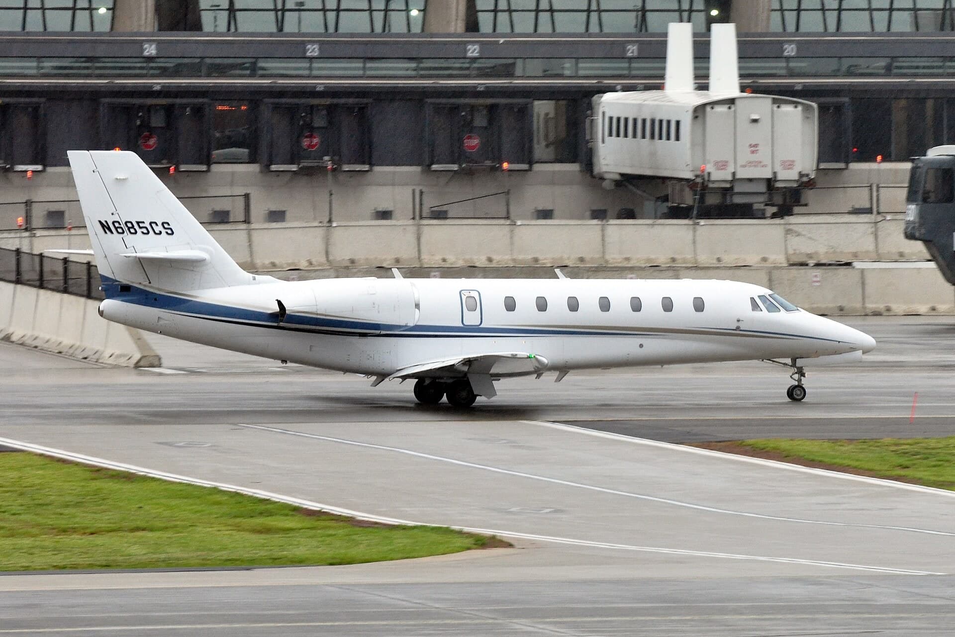 N685CS — Business jet