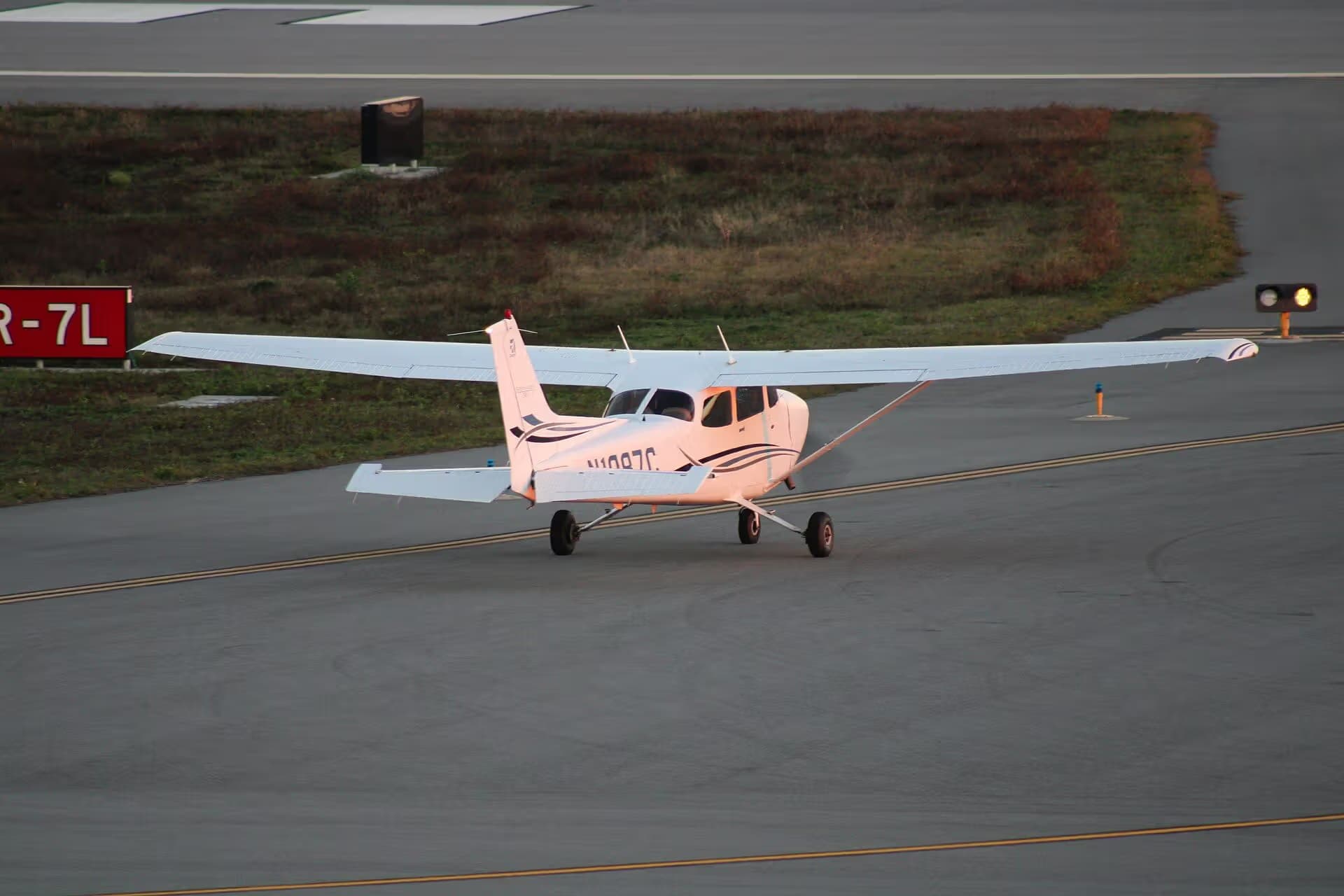 N1087C — Cessna