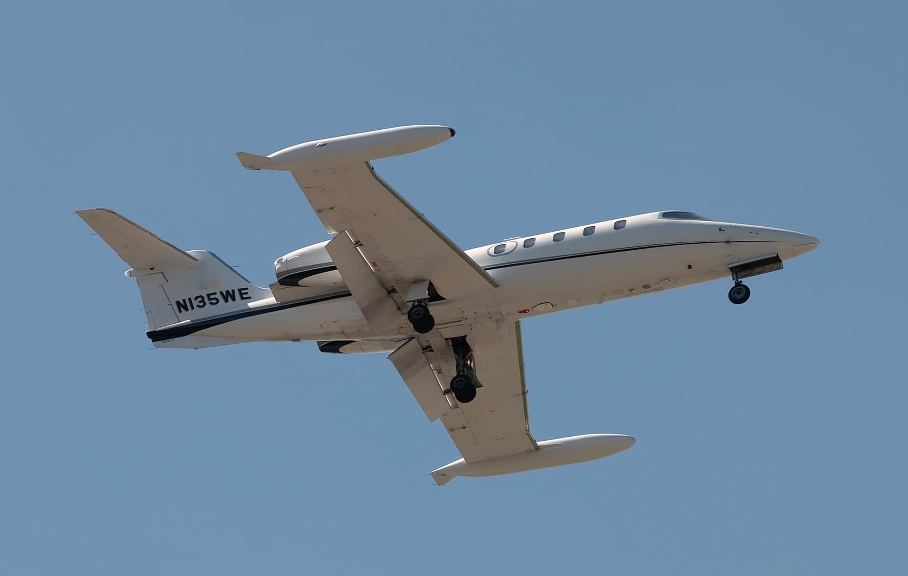 N135WE — Business jet