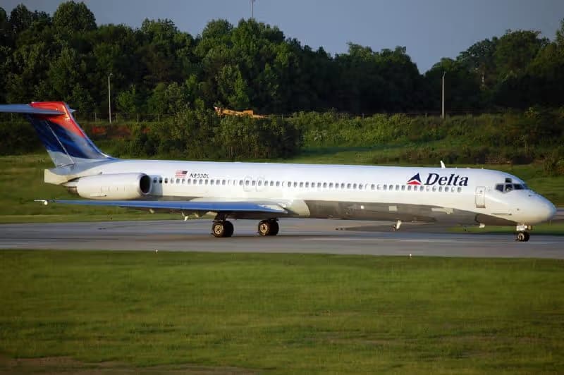 N953DL — Twin-engine aircraft