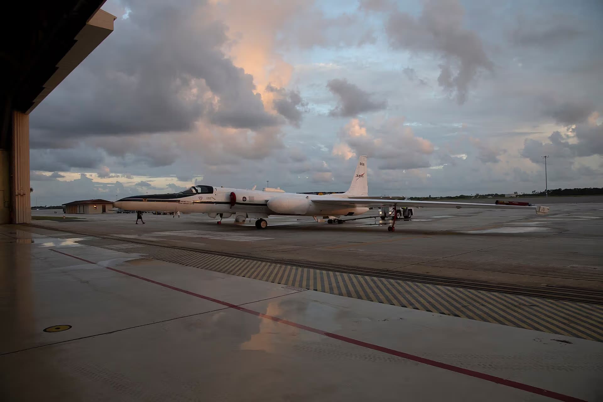 N806NA — Lockheed