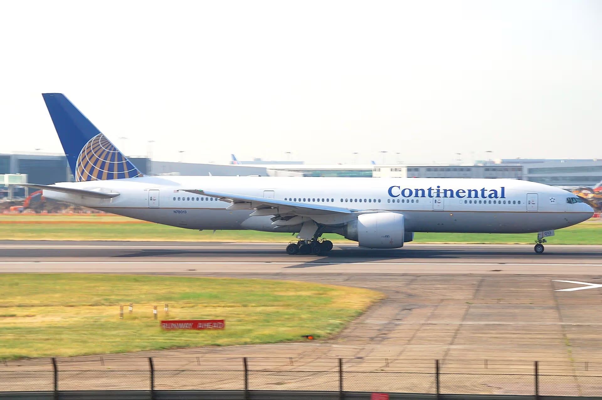 N78013 — Boeing