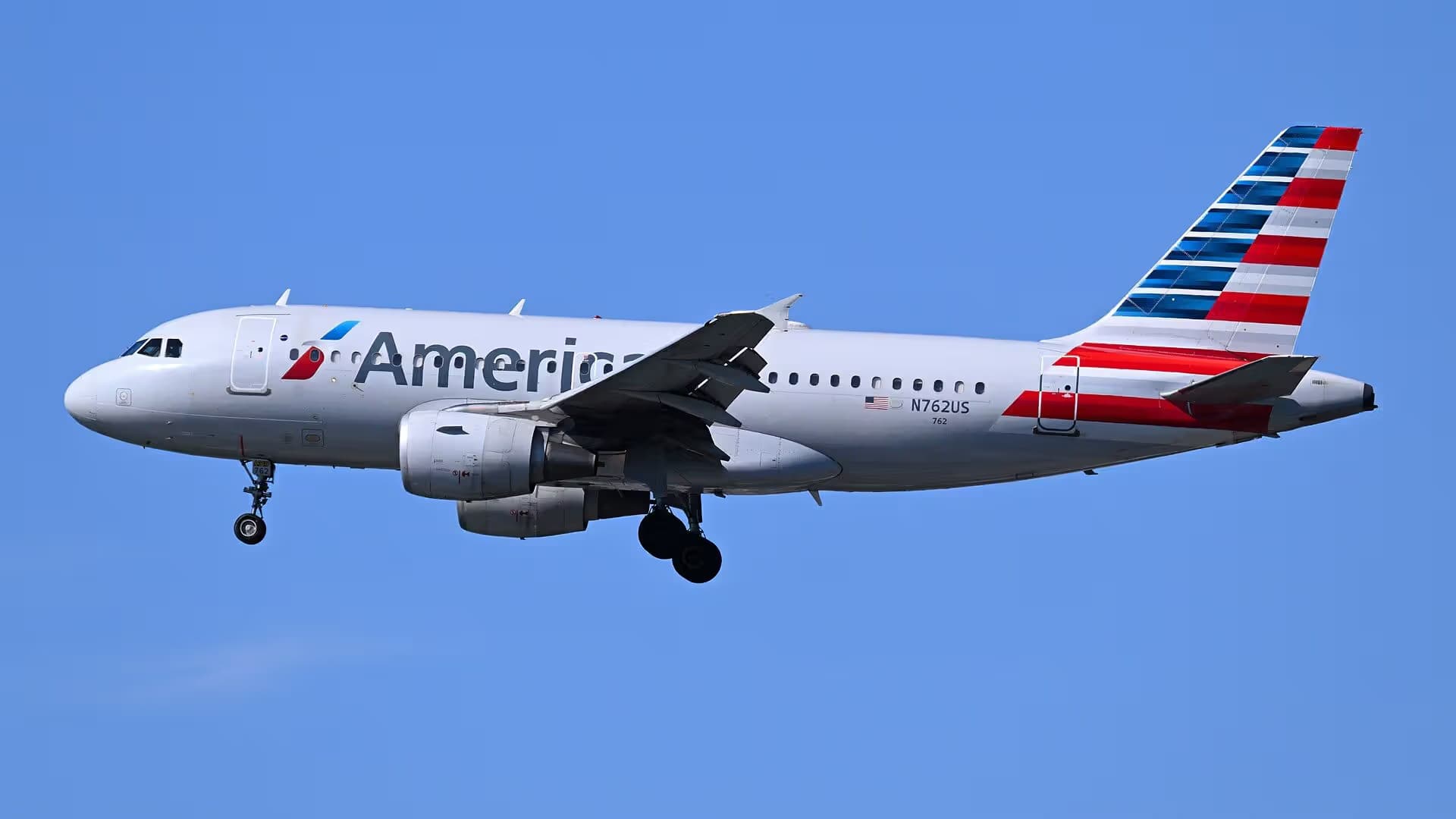 N762US — Twin-engine aircraft
