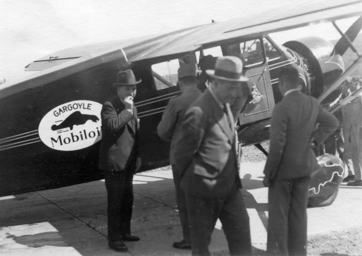 Unidentified — Single-engine aircraft
