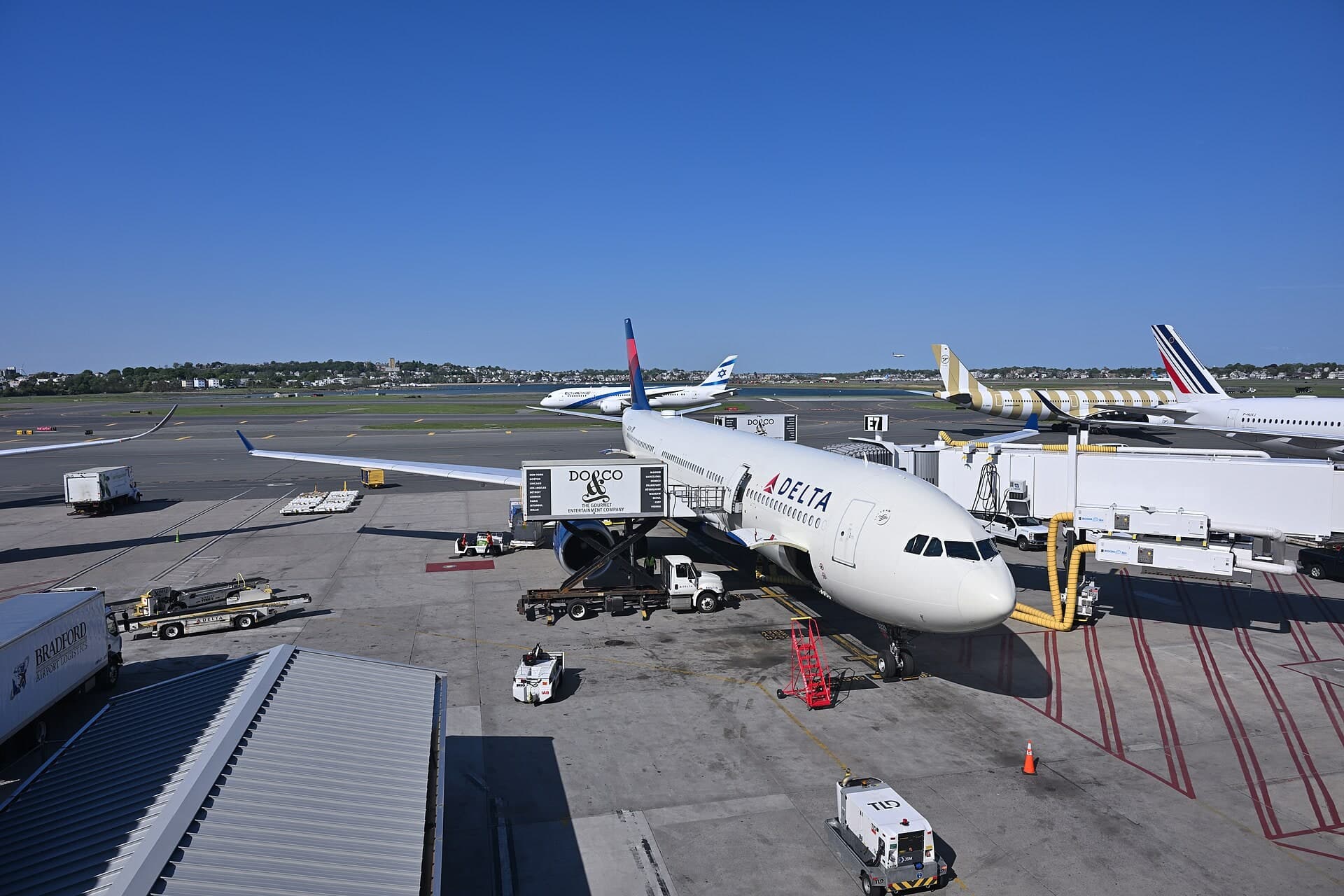 N829NW — Twin-engine aircraft