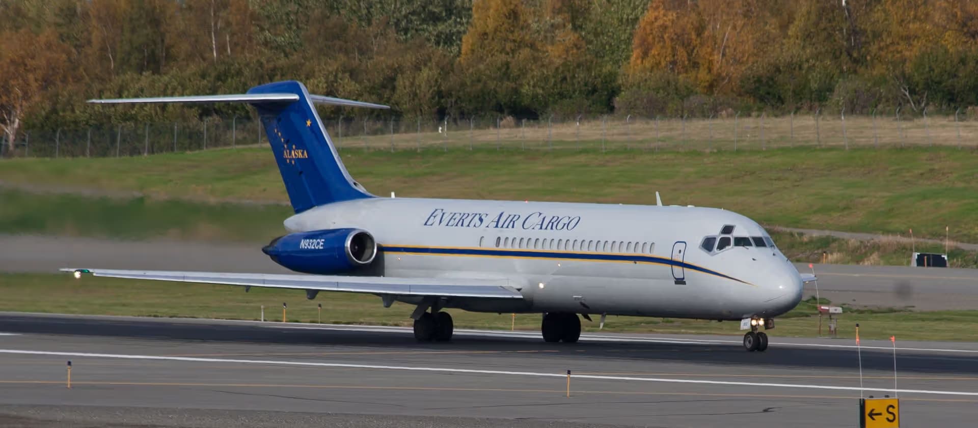 N932CE — Twin-engine aircraft