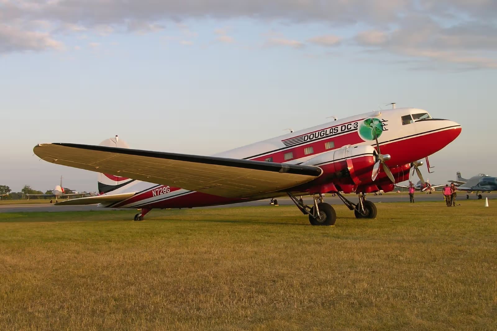 N728G — Douglas