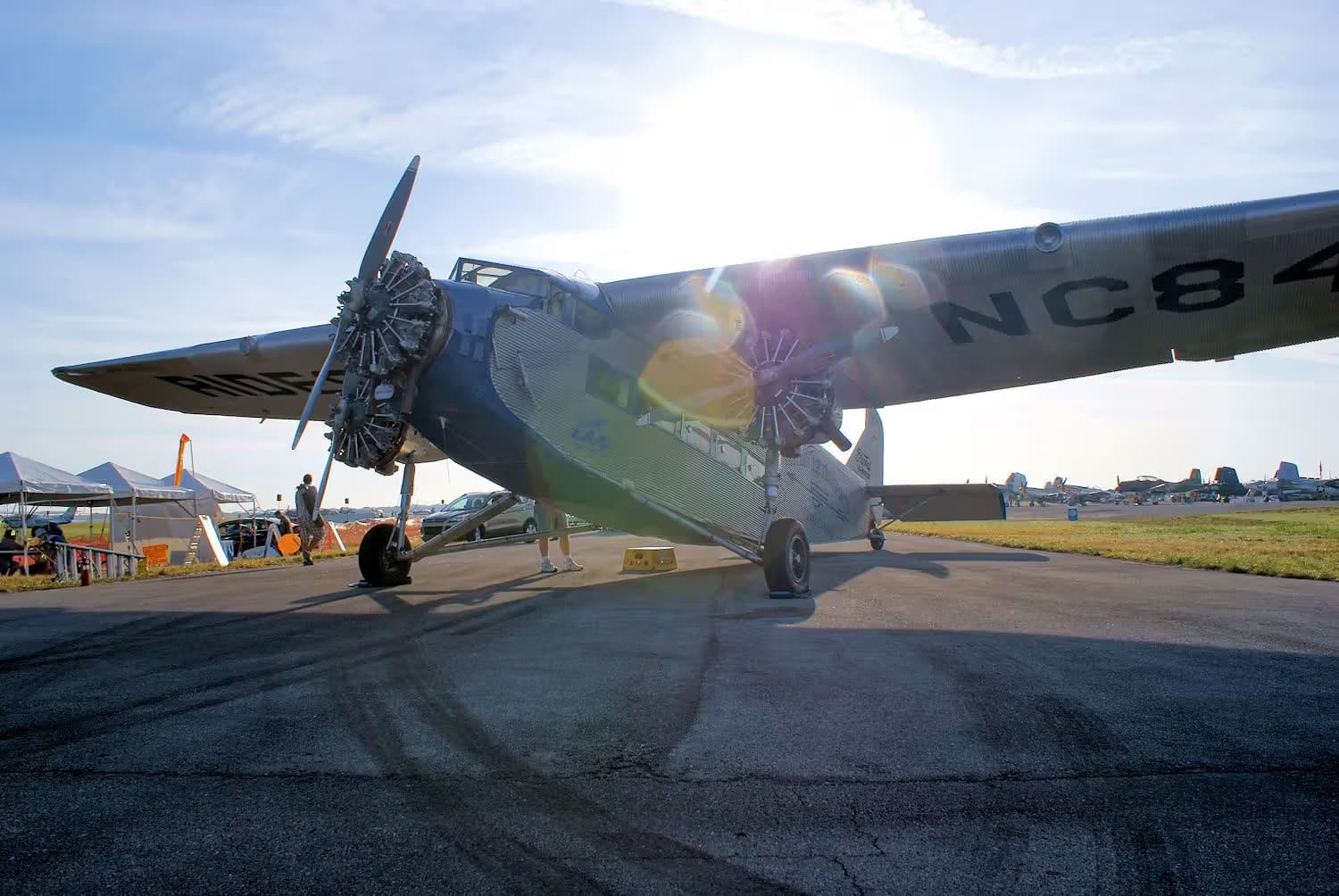 Unidentified — Twin-engine aircraft